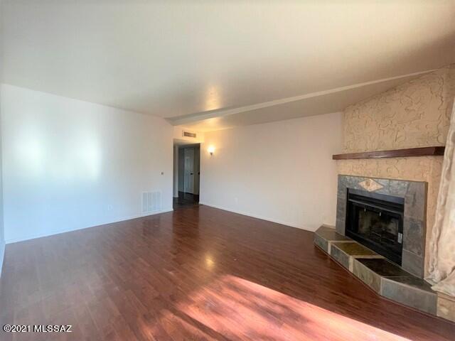 Las Lomitas (1) - Residential Lease