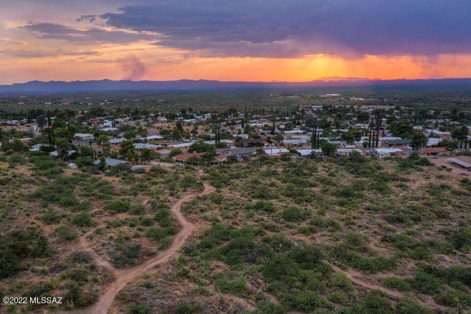 Amazing property ready for you to build your dream home.   2.141 acres with amazing views in the heart of Oracle.  New well  recently installed.  Come visit this great parcel to see what all it has to offer. 
Additional lots available for purchase.
Lot A- $130,000 (6.618 Ac) .  Lot B - $76,000 (2.83Ac)
Lot C- $69,000 (2.316 Ac)