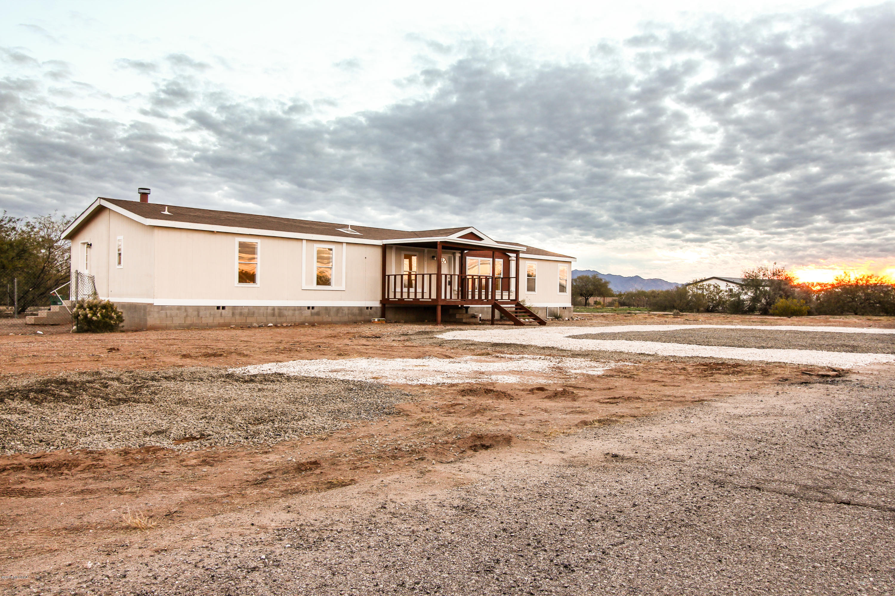 Back on Market. Buyers loss is your gain !!Over an acre of horse property with Great mountain and sunset views. This freshly painted 2128 square foot home has 4 bedrooms, den, 3 baths, new flooring, walk in closets.  The family room has a fireplace for enjoying cold winter nights.
The home is bright  spacious and large enough to entertain many guests.