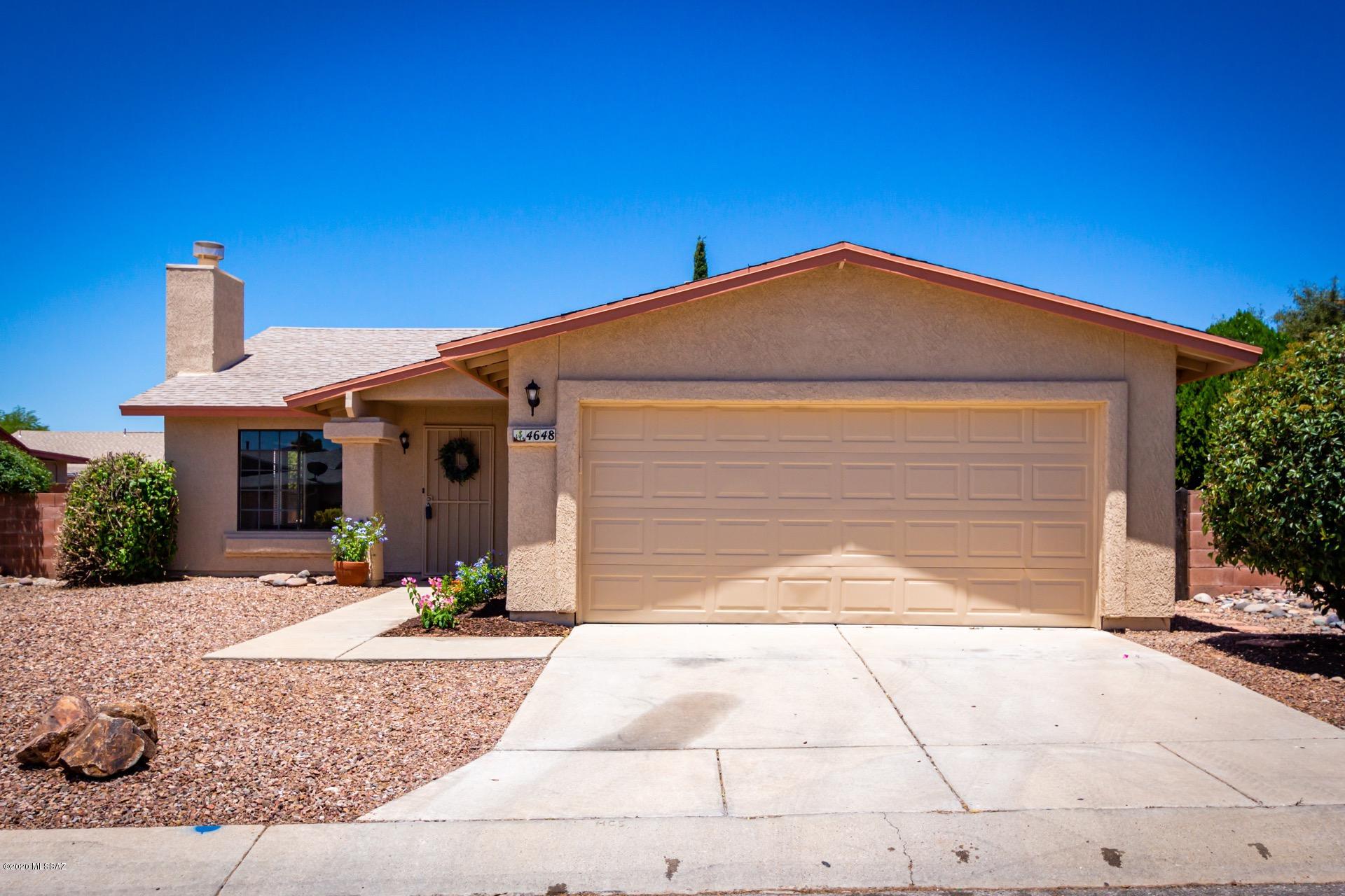 Clean, fresh and move in ready!
Your new 3Br/ 2Ba, split bedroom home in Sunset Point has a brand new roof and A/C in 2019, fresh paint inside and out, new kitchen counters, gas range and microwave and a large private yard with a shady patio.  The HOA features a community pool and park! -
