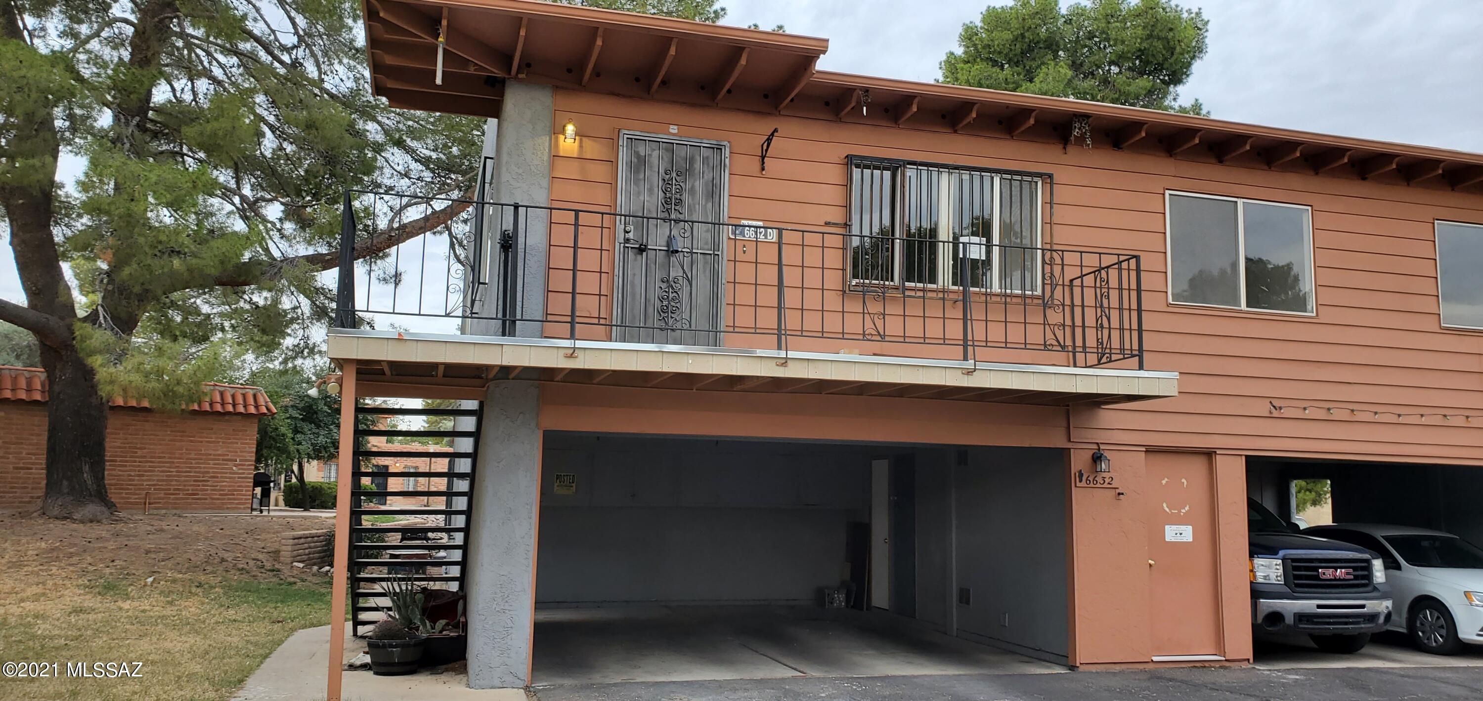 2nd level condo in beautiful Northeast Tucson.