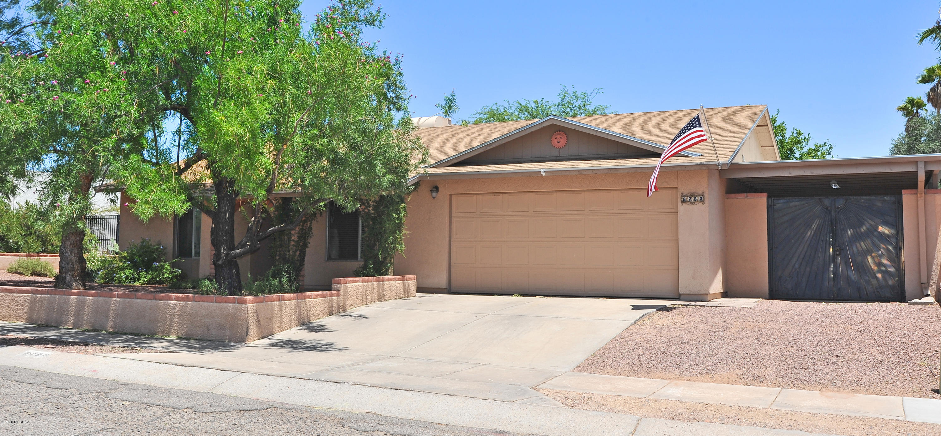 Open House~Saturday 7/21/18 11-3 pm
Move in Ready! Great NW Location!

Ranch Style, 3bd/2ba, Spacious floor plan, LR, updated kitchen w/granite counter tops, beautiful cabinetry w/pull outs, Black appliances (stove w/dbl ovens), breakfast bar & eat-in dining area. Family room w/fireplace, Sliding glass doors lead to backyard Oasis! Covered patio, grass, a beautiful lemon tree for shade & a sparkling pool w/mtn views! 2 car garage, 2 car tandem carport w/gate. Storage shed. New roof- 2017.