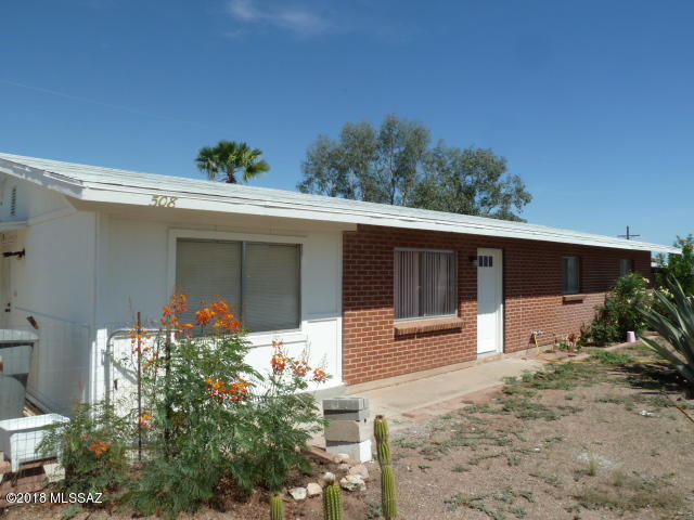 High above the valley with great views of Galiro Mountains. Good, solid home. Well maintained with upgraded kitchen and large family room. Views from the front living room of the San Pedro Valley are expansive! Carport with extra storage sheds. Large fenced back yard with fully enclosed aviary. 1 and 1/2 lots at end of cul-da-sac. Just over 1/3 acre! Plenty of room and privacy.
