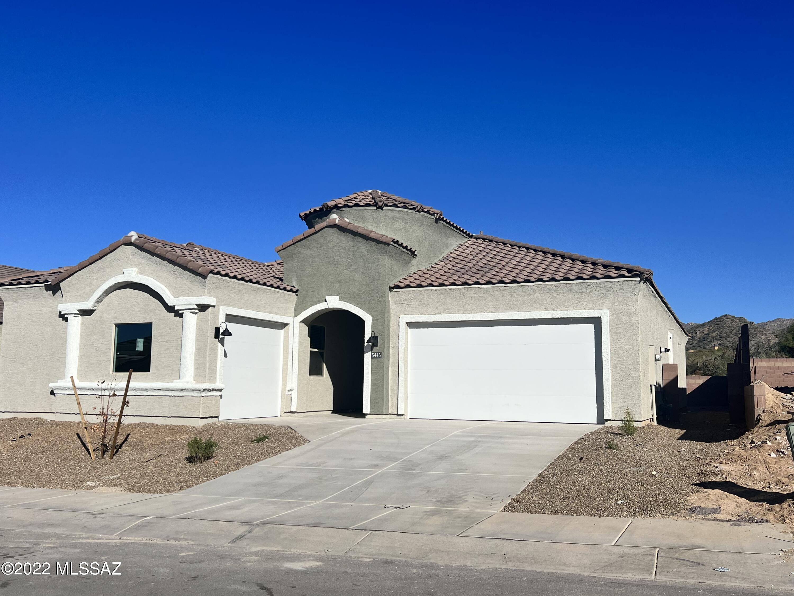 Ready for Immediate Move In!!!
Come enjoy the natural setting and great tucked away location of Tortolita Ridge. Host your next family gathering or game night in the massive great room. The kitchen includes a gourmet kitchen, tiled backsplash, and white cabinetry. Wood-look plank tile has been extended. New community with only 32 One Story Homes – Close to Shopping & Entertainment – Come Live The Life!