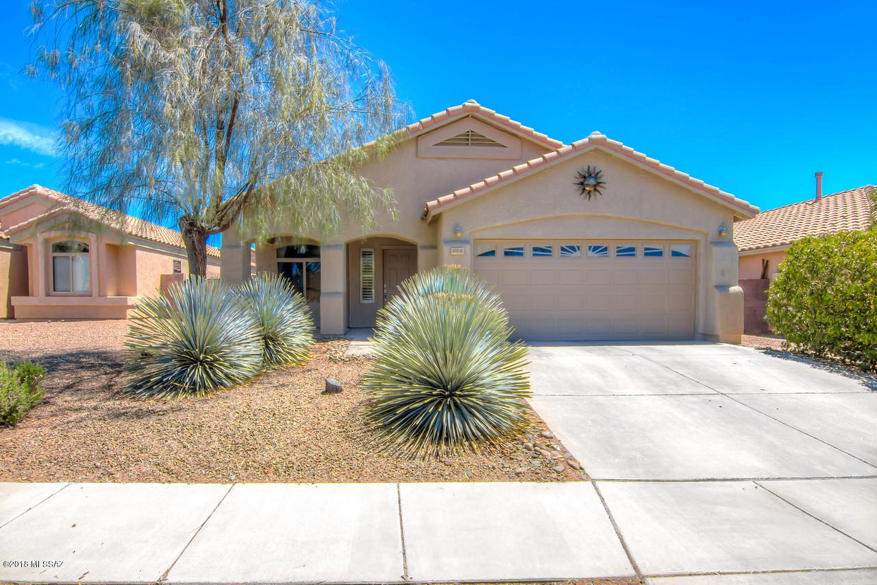 Move-in ready home in Desert Willow Estates! Vail Schools, park just three doors down, easy access to schools, entertainment, shopping and freeway. Split floorplan, large closets and lovely back yard for entertaining. North/South exposure. Large rooms with plenty of storage, cold A/C and garage to keep your cars cool.  Great price on this home, great for owner occupied or rental home. Hurry on this one!