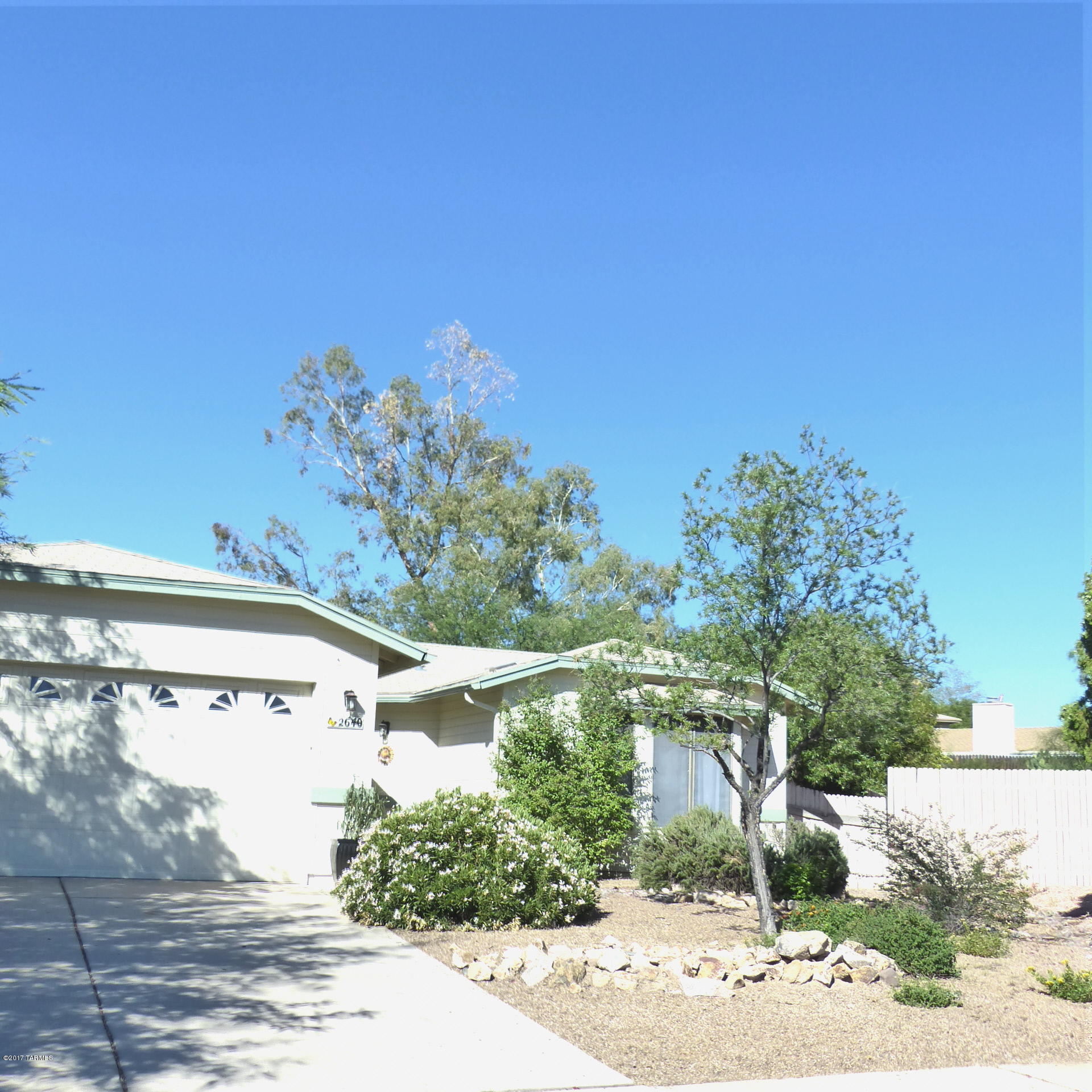 Lovely home,Cul-De-Sac lot. No one behind, peace, privacy, peek-a-boo mountain views. Enter the door and be impressed! Hardwood floors, refinished C-Tops, new window coverings, tiffany style lighting & fans. Bright kitchen fills with natural light; bay window, french door out to spacious covered patio. NO POLYPIPES here! Split bedroom plan; master ensuite, dual sinks, ceramic tile tub/shwr.  Enjoy your outdoor space, garden, trees, playhouse/workshop, landscaped w/drip irrig. Ample garage storage, just painted. Comm Park/Pool/Spa offers BB court, BB field, play equipment, ramadas & outdoor grills. Abundance of  family fun here! Enjoy low taxes, low HOA fees and favored Amphi Schools.  Transferrable AHS Hm Warranty.