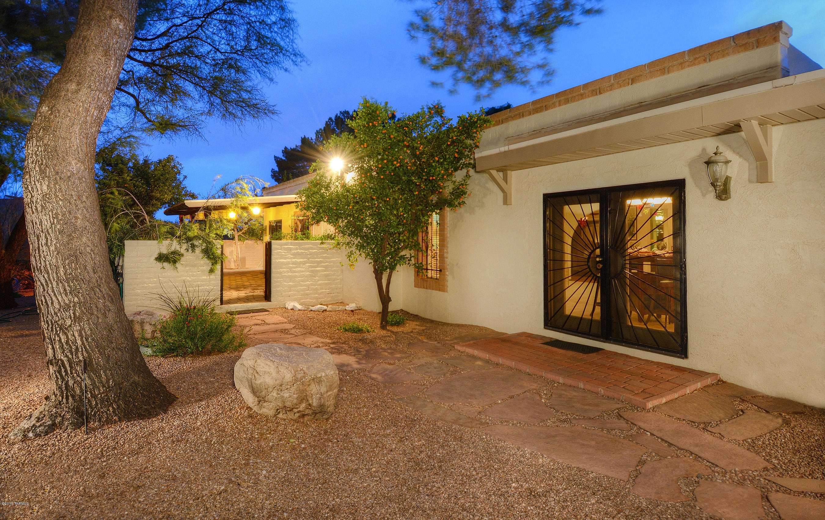 BEAUTIFULLY remodeled Townhome, end unit ! bordering LUSH common area; this is a Tucson gem home, a rare find, incredibly private lot with all the upgrades, granite counters newer hardwood cabinets, wood grain and tile floors, huge living room TWO private patios, one big cozy fireplace, custom membrane roof with warranty and located in one of the Foothills most charming foothills communities, close to all the great restaurants and Tucson activities. 
A must see , will not last. *FLOORPLAN Available