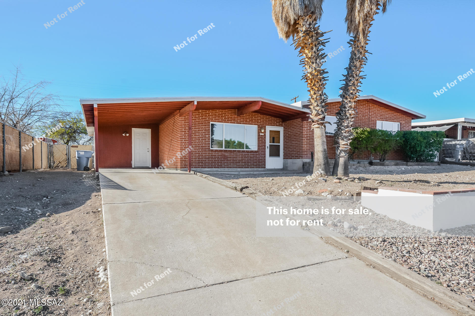 This Tucson one-story home offers a patio. This home is vacant and cleaned regularly.