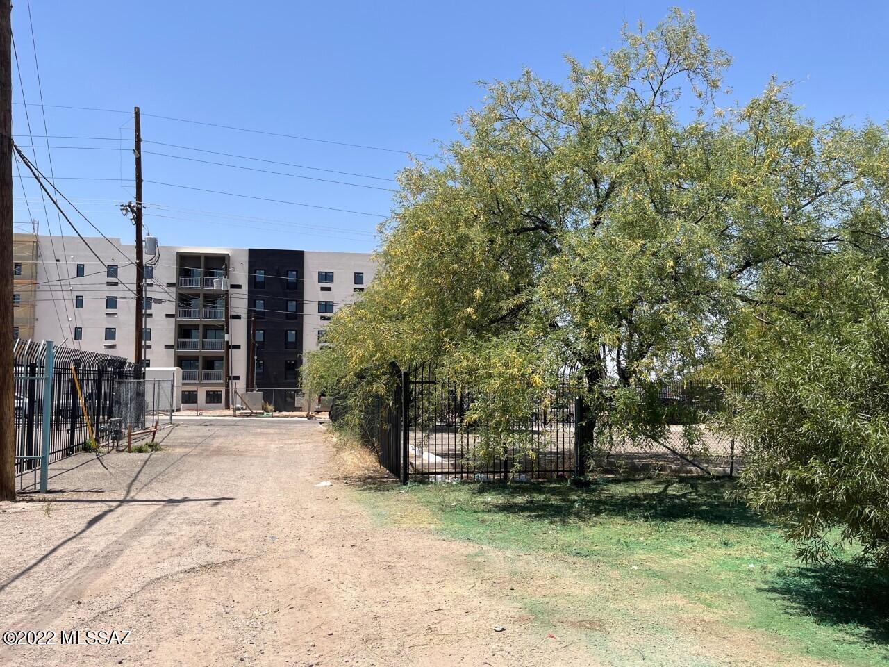 Bronx Park Addition - Land