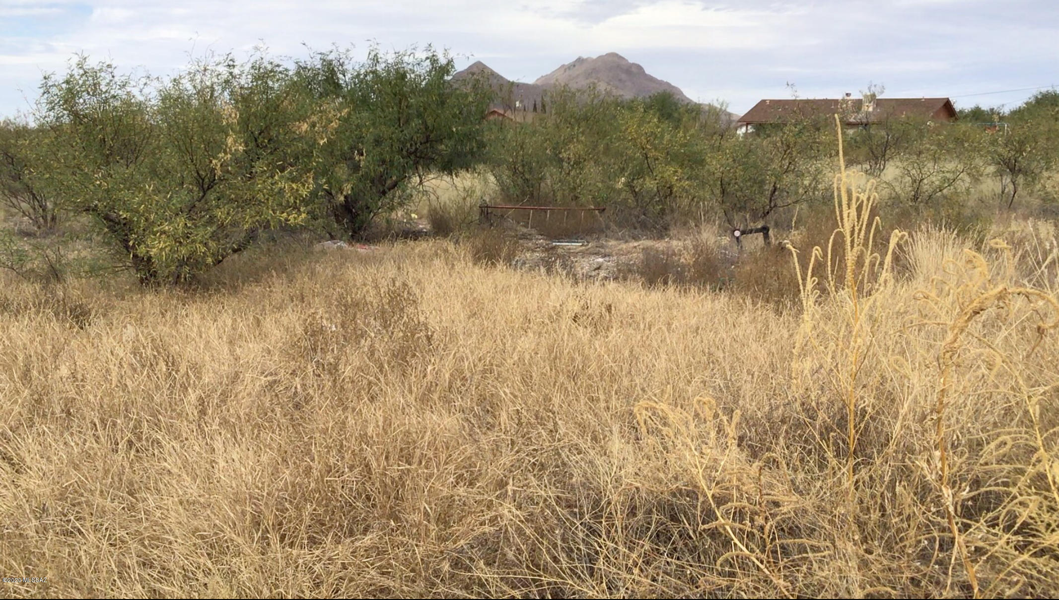 Travel the paved streets to this peaceful cul-de-sac in desirable area of eastern Rio Rico.