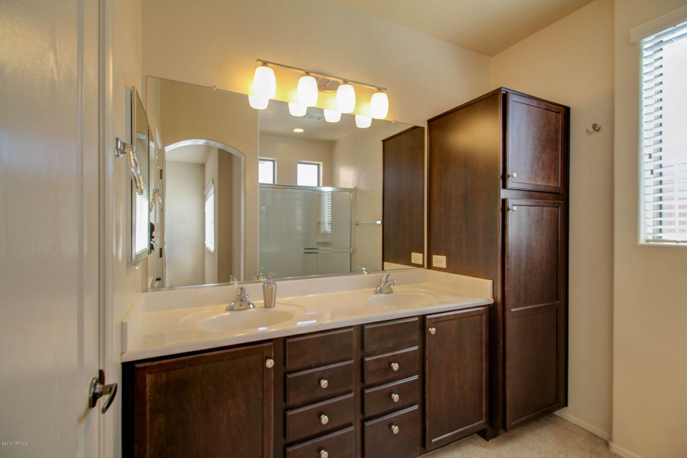 River Walk (1-140) - Residential Lease