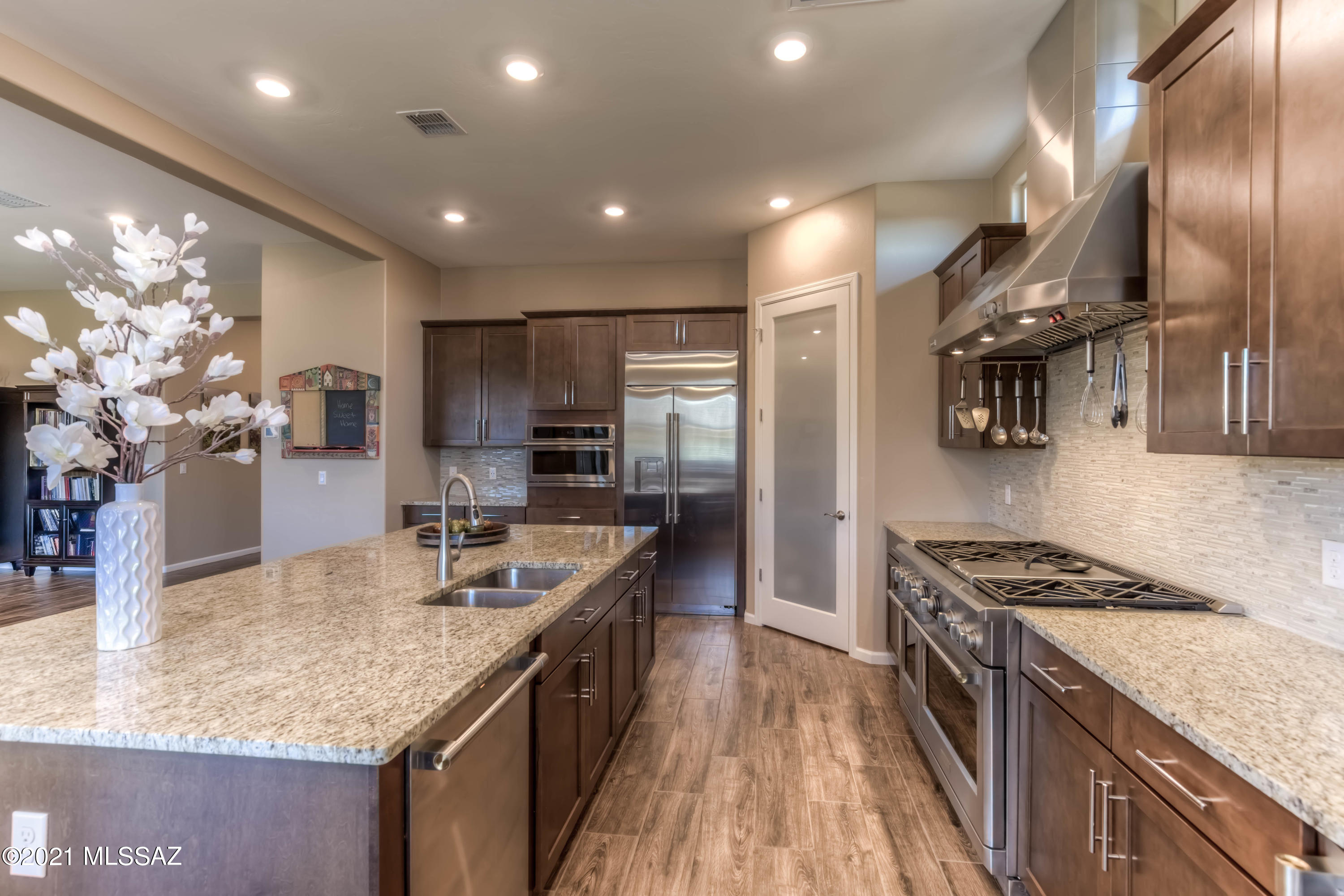 Practically brand new Overton Reserve home built in 2020 with over $121,000 in upgrade packages & addtns in the gorgeous Aurora Floorplan (under BUILDER TRANSFERABLE WARRANTY) ''Super kitchen Package'' w/ gourmet chef-style appliances - 42'' 6 burner gas stove, convention microwave, beverage cooler & upscale finishes inc, granite, upgraded backsplash & cabinetry, ''Luxury Bath & Flooring Pkg'', 2-tone interior custom paint, ''Smart Home'', epoxy 3 car garage & built-in custom shelving & cabinetry (inc. roll-outs) in master closets & laundry room, full rear landscaping package w/ paver patio, LED lighting & forever green grass. Perfect like-new house in an ideal location...around the corner from Tucson National CC, NW Medical Center, Whole Foods, Tohono Chul Gardens, schools & restaurants