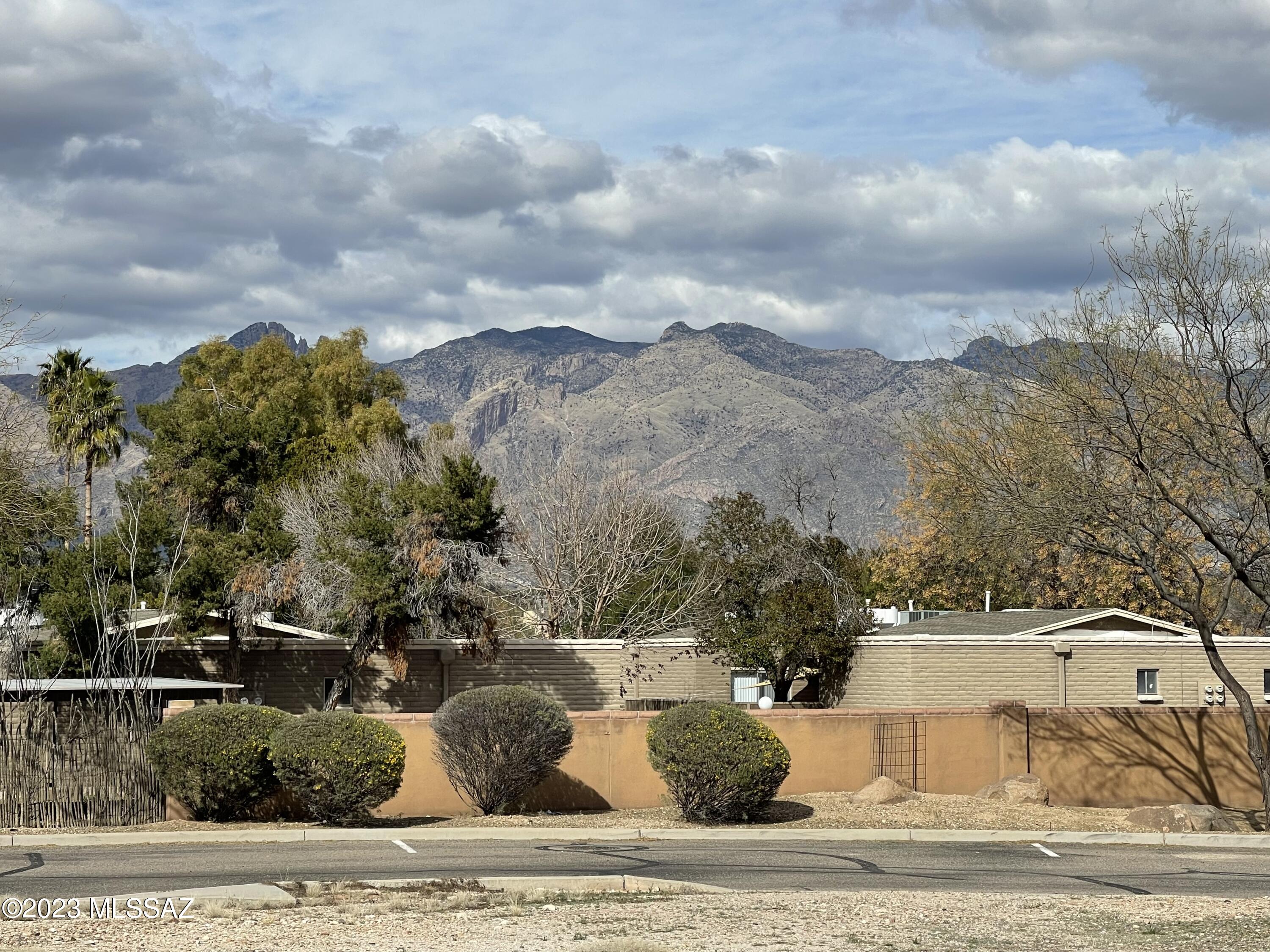 Rare lot in private enclave of 12 homes with timeless classic appeal in north central Tucson. Conveniently located near the Tucson Racquet and Fitness Club, Riverwalk Rio Vista Park (in a 40 acre natural park). Also near St. Philips Plaza, Brandi Fenton Park and Shopping. Easy access to the UofA and Banner Hospital.