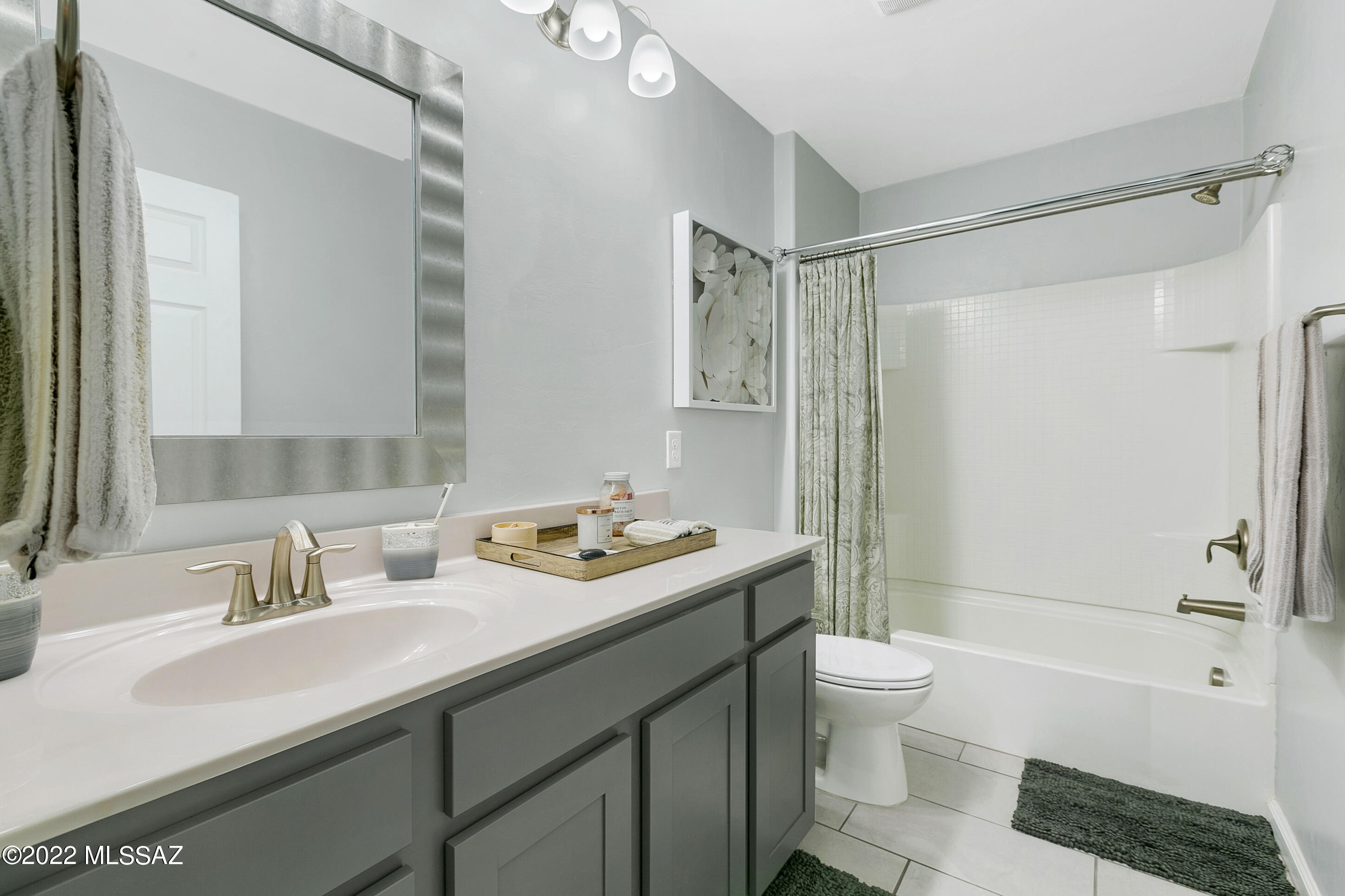 Vista Del Lago Norte SQ20140780198 - Residential