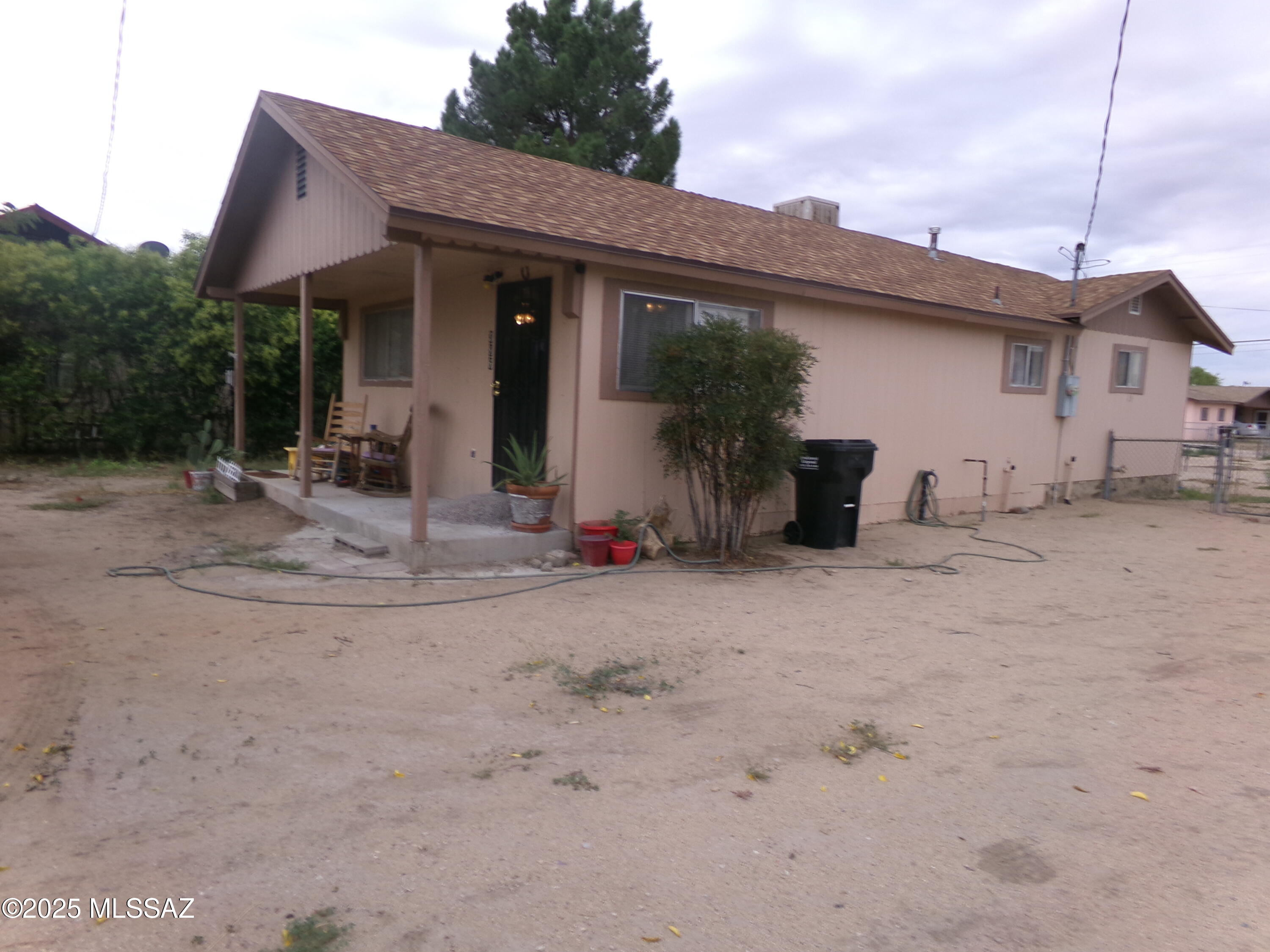2 BR 1 BA home on corner lot with upgraded plumbing and electric. Centrally located in Willcox, Az.  Close to schools, shopping and hospital.
