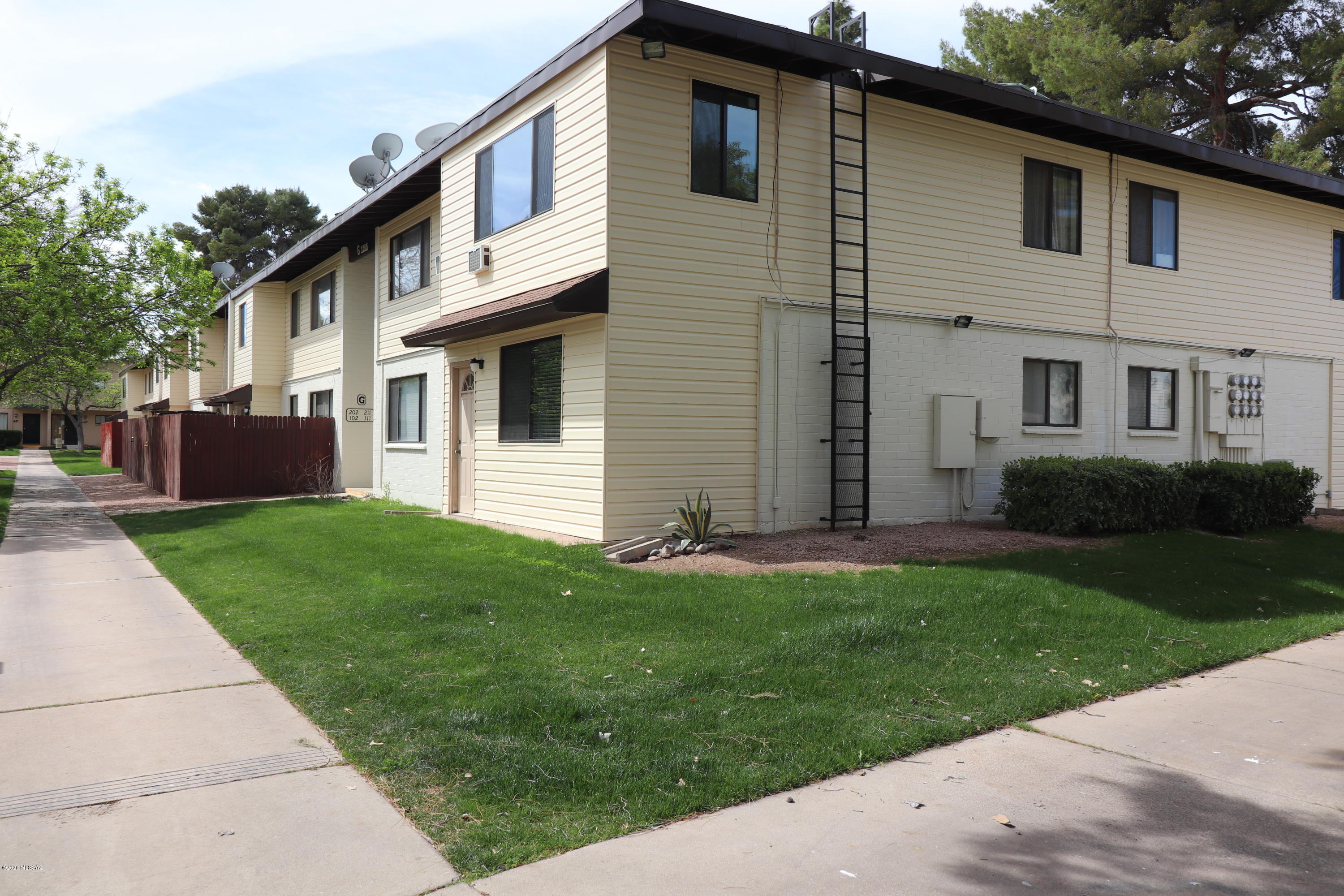Stylish remodeled unit in convenient eastside location . Unit features: updated stainless appliances, cabinetry, modern flooring, granite countertops in kitchen & bath,  lighting fixtures, plumbing fixtures, and fresh paint. Low monthly fee covers your gas, water, grounds maintenace, sparkling swimming pool, property taxes, and more. Cash sales only and no rentals allowed.
