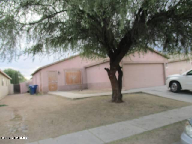 Open and spacious is this 4bd 2 full ba home. Light & bright kitchen with many cabinets and an island. Sliding doors to landscaped patio for your enjoyment. Security bars & screens in all windows. All tile flooring. Schools, shopping & medical nearby.