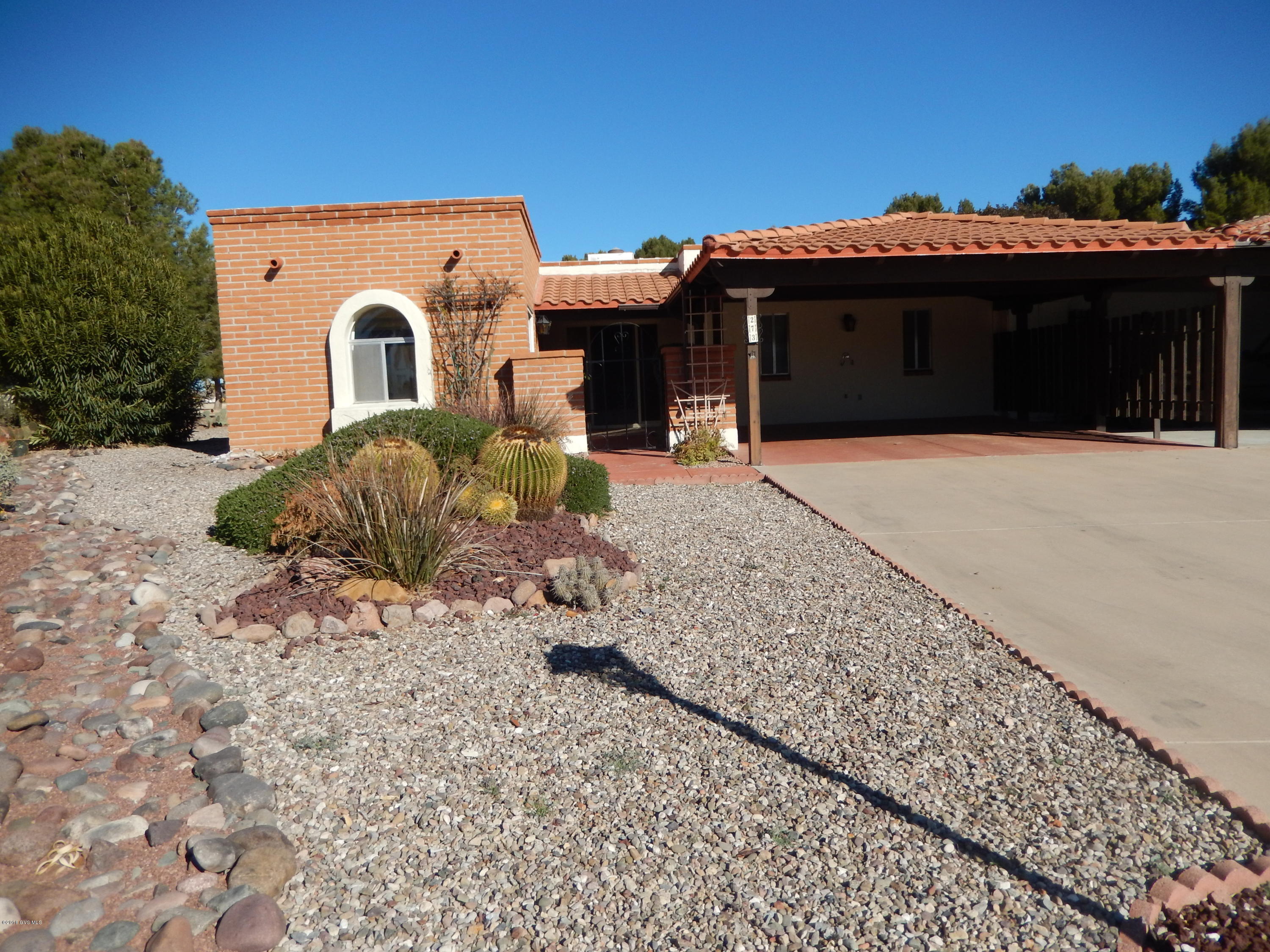 Value priced end unit townhouse with front mountain views and back golf views. Tile floors, gas beehive fireplace,large bedrooms, and 2-car carport. Termite and HVAC maintenance contracts. Bring your decorating ideas and make it your home!