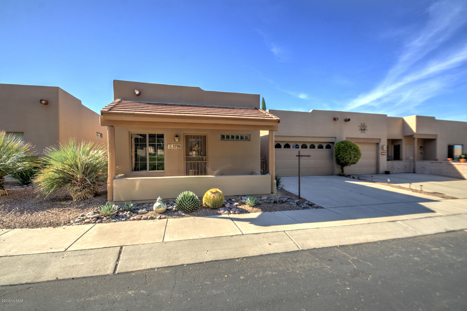 Comfortable 2br, 2ba townhome has been freshly painted throughout with new shower heads, light fixtures ceiling fan & smoke alarm & ready to move in.  Enjoy your morning coffee out on your front covered porch overlooking the mountain & park from your Master Bedroom. 1.5 car garage to store all your toys along with built in cabinets.  Washer & Dryer stay. Walking distance to Rec Center & Close to Hospital