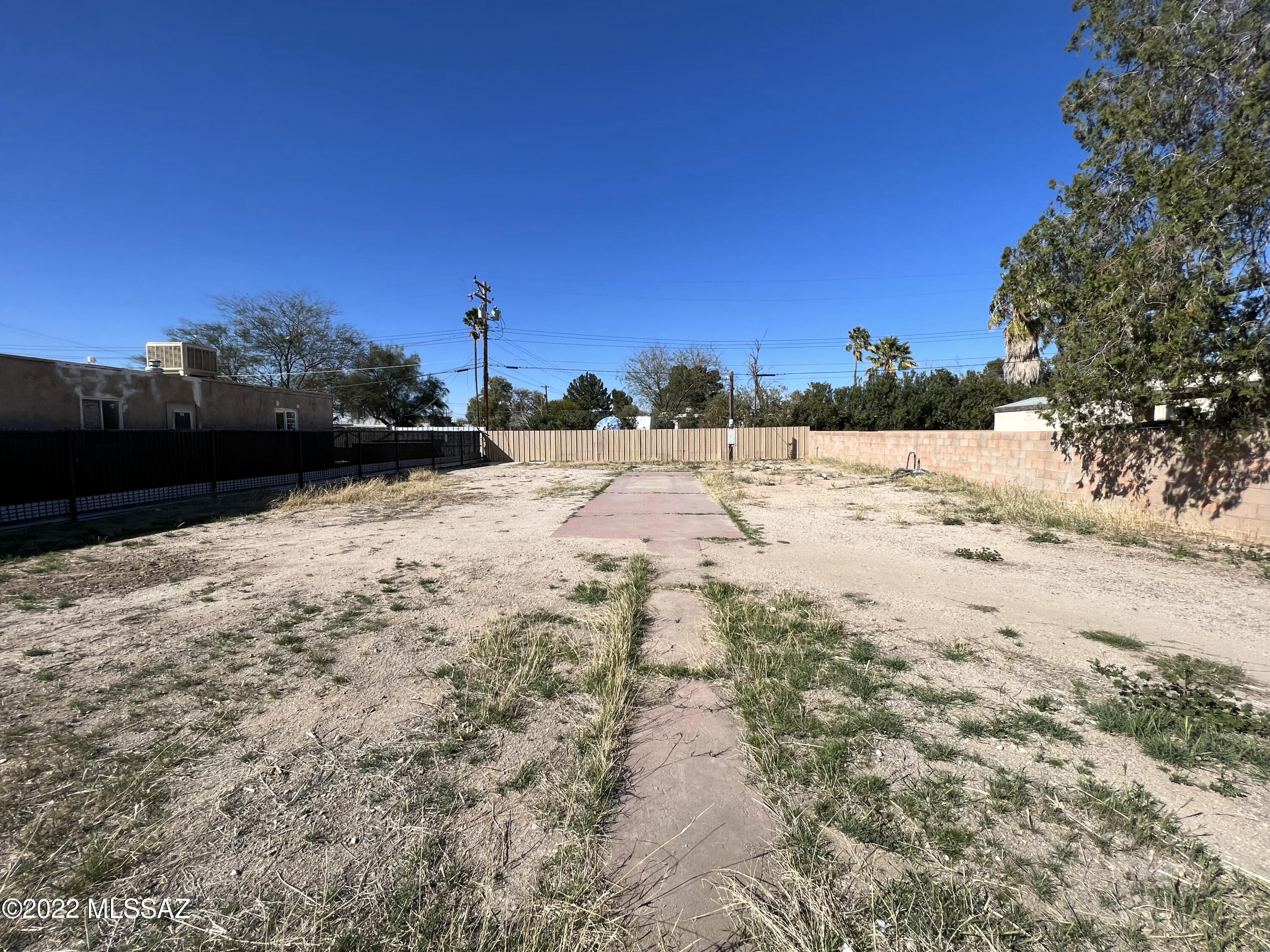 Multi-use vacant lot in central Tucson location only miles away from I-10, Tucson Mall, dining, bus lines, medical & more! Property is flat, has water, septic, electricity, and gas meter. This vacant lot is a blank slate and presents many options for the next owner! Seller holds an active real estate license in the State of Arizona.