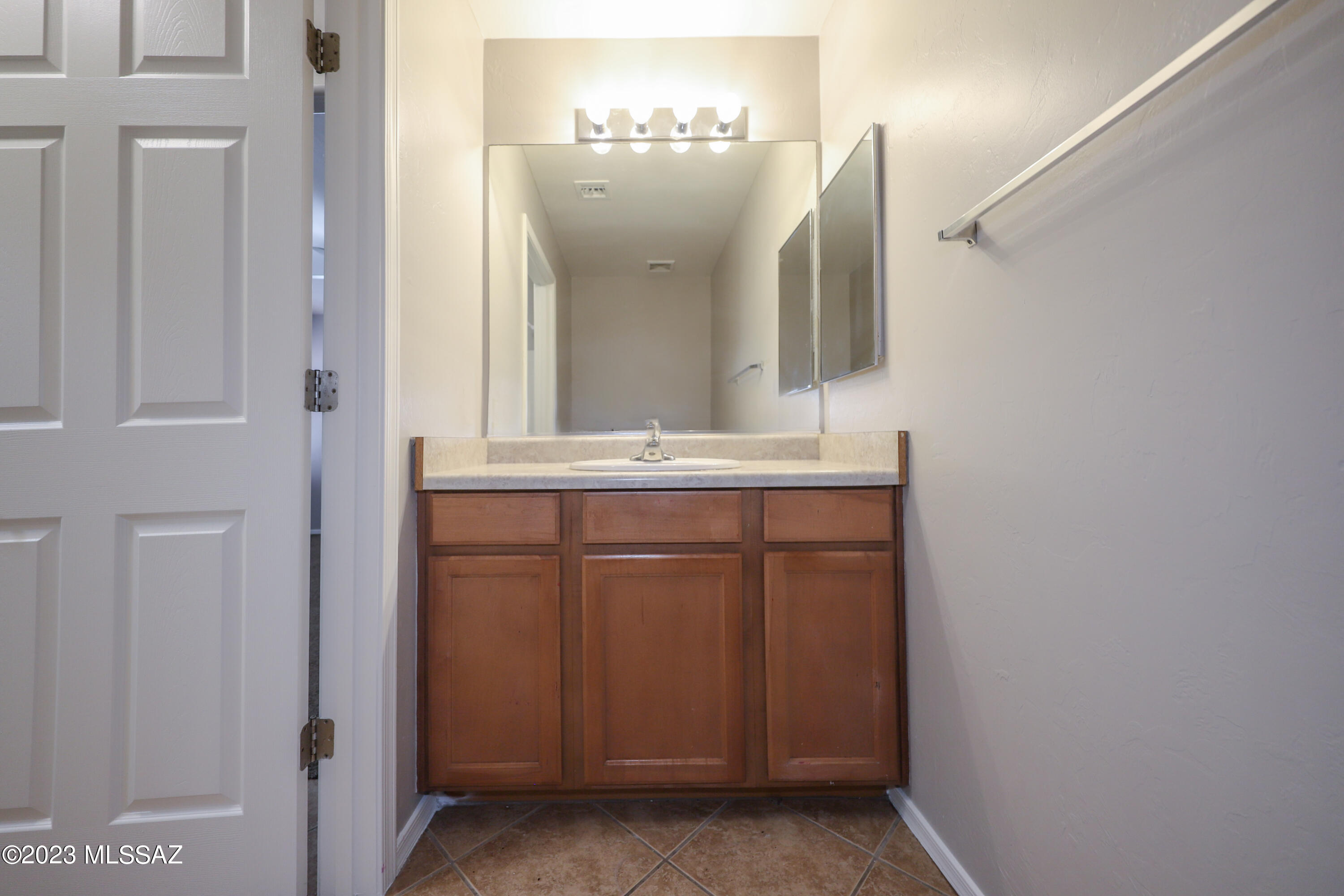 Valencia Reserve South (1-315) - Residential Lease