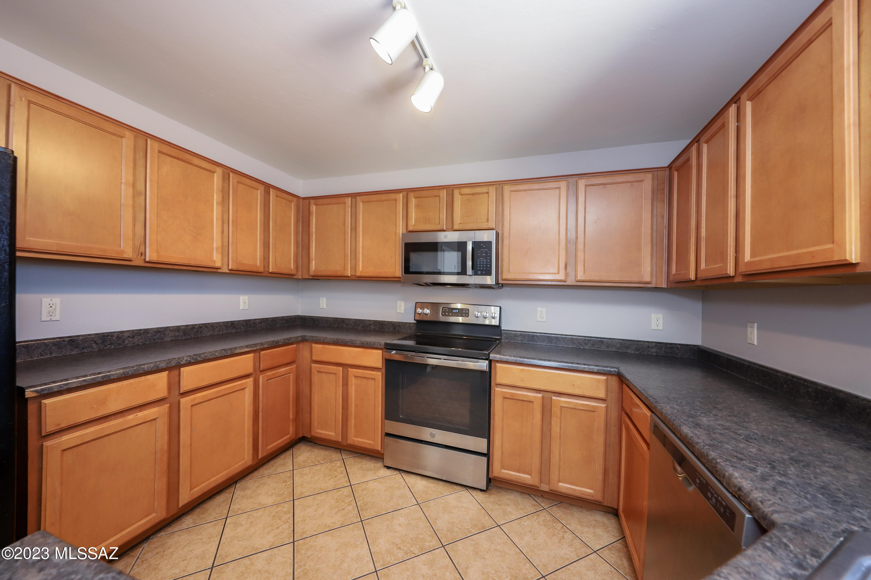 Valencia Reserve South (1-315) - Residential Lease
