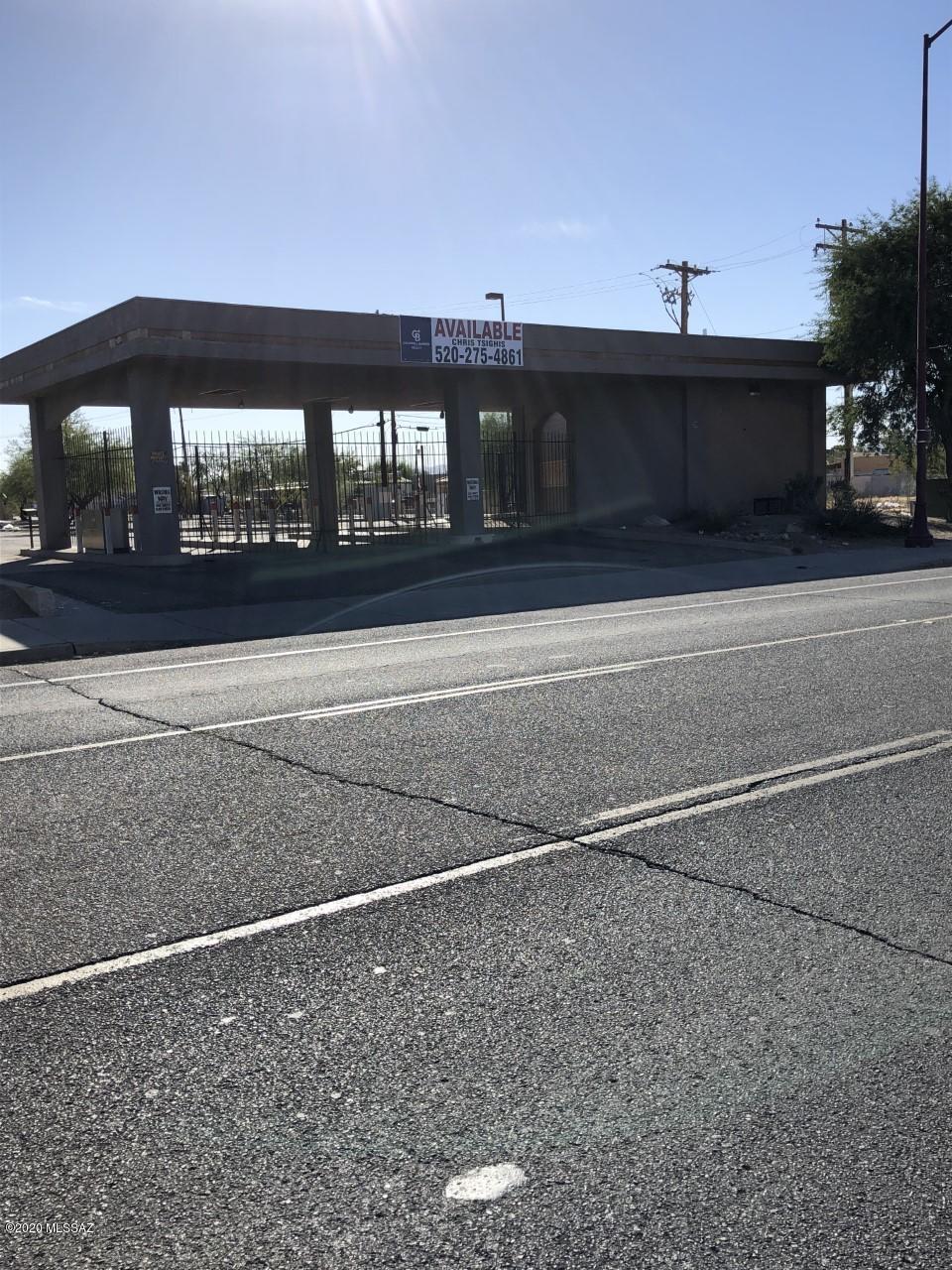 Former Bank Branch in Prime South Tucson Location. Canopy drive through window. Great parking. Access fromI-10. Many possible uses; car dealership, Shuttle Stop. Appraisal as of 10/12/2020 for $175,000.