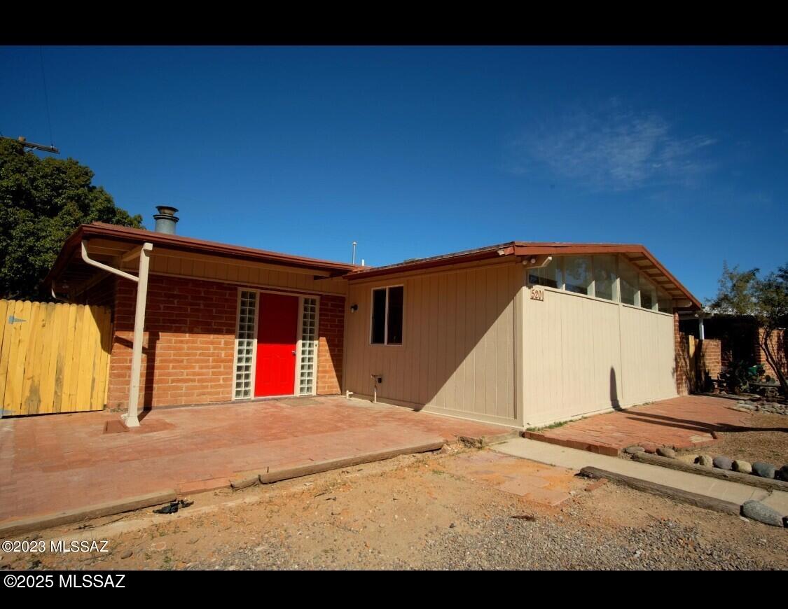 Historic Ft Lowell area rental, 3 bedroom/ 2 bath home + family room, move in ready.  Many upgrades, new flooring throughout; updated kitchen w/granite countertops, ample storage. AC, gas range, laundry room w/ hookups. This home is great for entertaining' easy access to The Loop/Rillito River Park for nice stoles and biking. Preferrable a minimum of 1yr lease, 
$50/per adult application/ Security Deposit $1850/ pet approved fee of $150. Tenant responsible for electric/gas/water/sewer/trash.