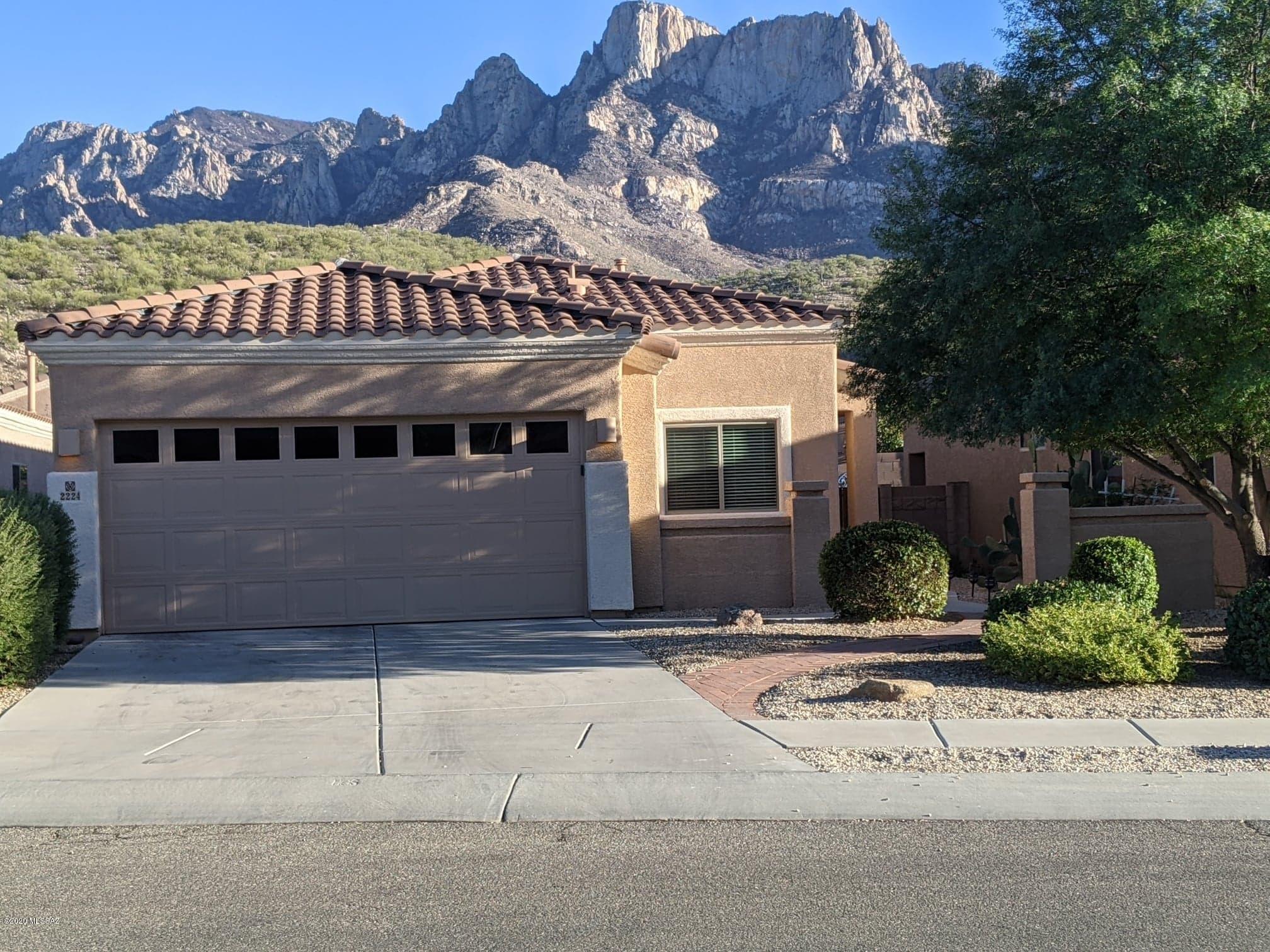Gorgeous Views!!  Three bedroom, two bath,  two car garage.  Open great room with fireplace.  Call now to schedule a viewing of this spectacular Oro Valley Beauty!  Pets upon approval.  No cats.
