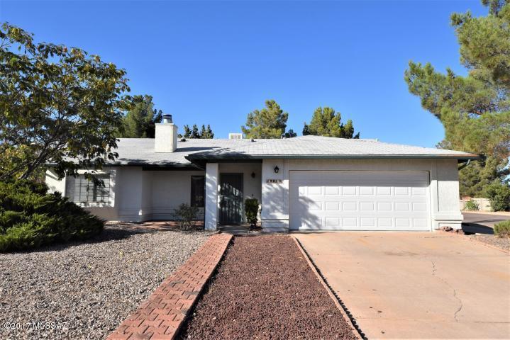 : Great 4 bedroom, 2 bath home with NEW ROOF (by close of escrow) AND CARPET in desirable PDS Elementary neighborhood! Split
bedroom floorplan with vaulted ceilings, ceiling fans, & solar tubes. Master bathroom has large walk in closet and dual sinks. Corner lot with block fencing, RV gate, &
extra parking area. Living room is large with pellet stove. Refrigerator, washer, dryer convey with no warranties. Call today for a private showing!