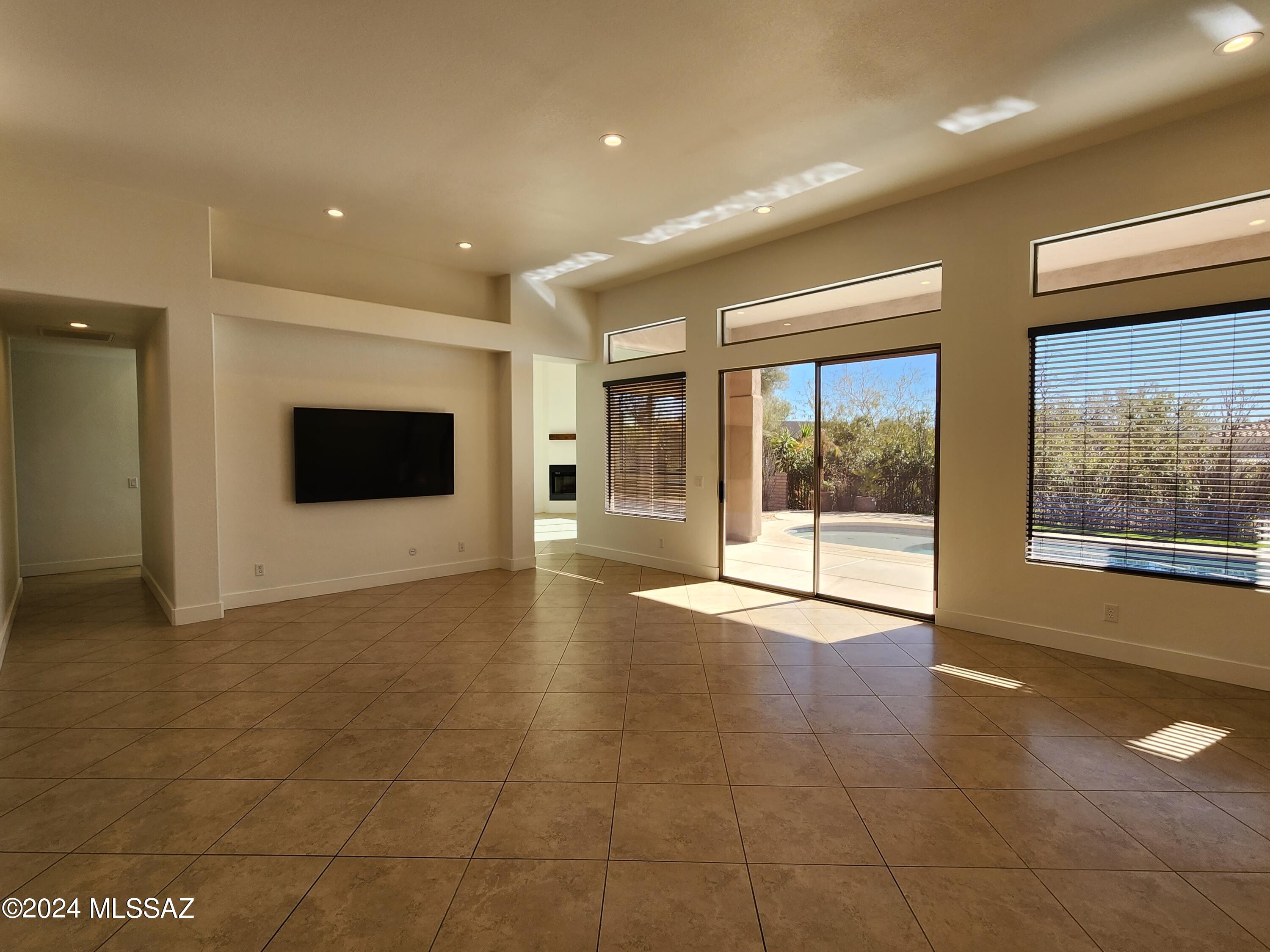 Montebella (1-42) - Residential Lease