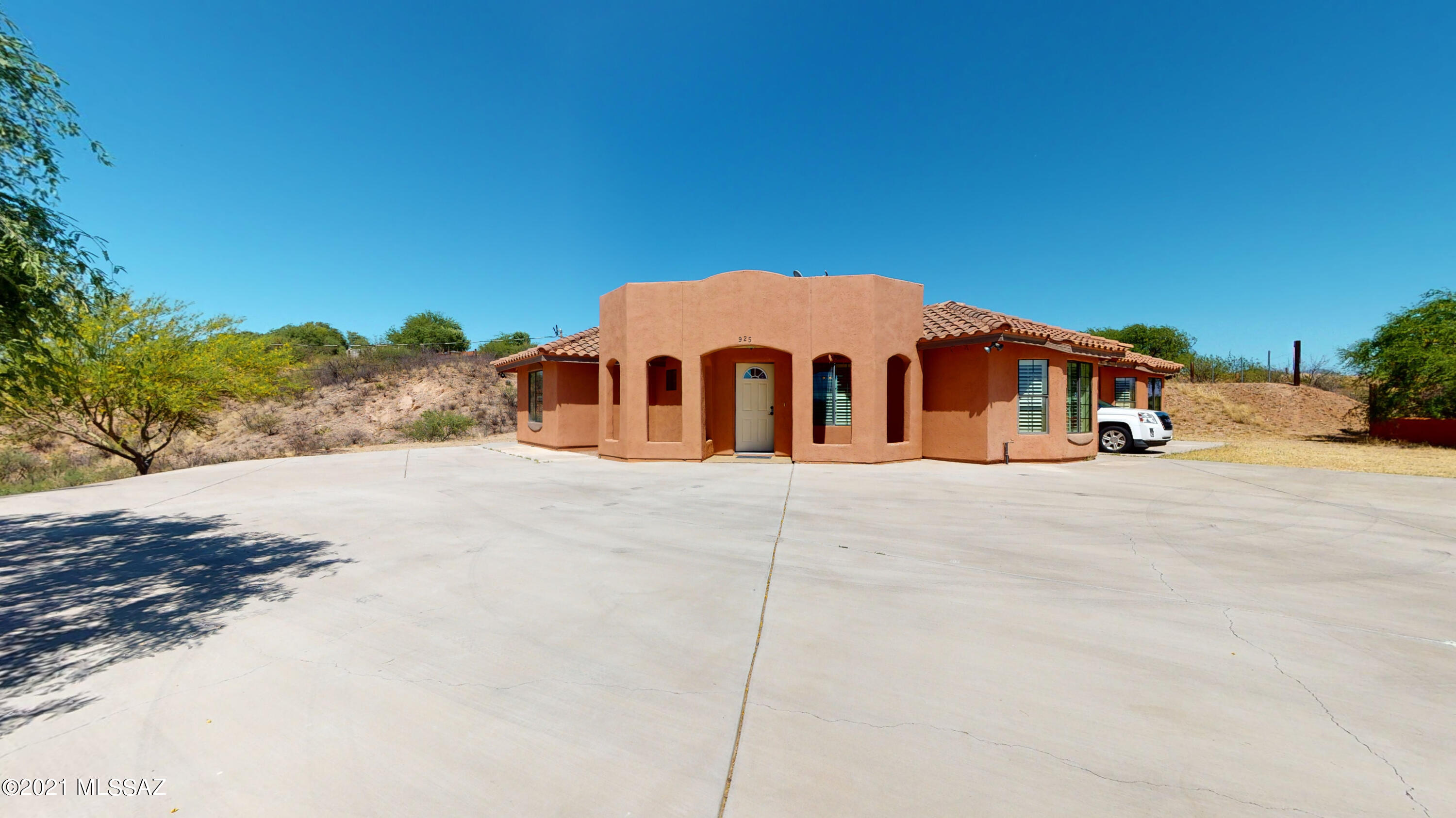 3 bed/ 2.5 bath home, 1.04 Acre in Rio Rico! Beautiful views from this home which sits on a hillside top lot!  Spacious open floor plan, stainless Steel appliances, windows with wood shutters, ceramic tile floors throughout the house, ceiling fans. Laundry room with washer and dryer. Come see it!