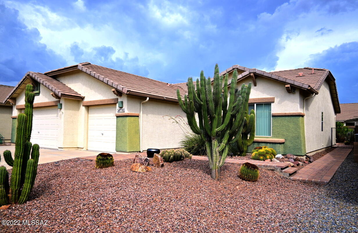 Spacious THREE car garage.  3 bed 2 bath home with split bedroom floor plan. Situated on a quiet cul-de-sac in desirable Continental Ranch. Eat-in kitchen, breakfast bar, and formal dining room. Extended, covered backyard patio. Master suite with ensuite bath - bathtub, separate shower, double sinks, and walk-in closet. Ceramic tile in kitchen and bathrooms, engineered wood flooring in great room, carpet in bedrooms. Ceiling fans in all bedrooms. Installed whole-house water softener system. Conveniently located close to shopping, dining, and parks with easy access to I-10.  Solar lease completely paid up through end of lease (9/2033). NO CLUE. Sold AS-IS.