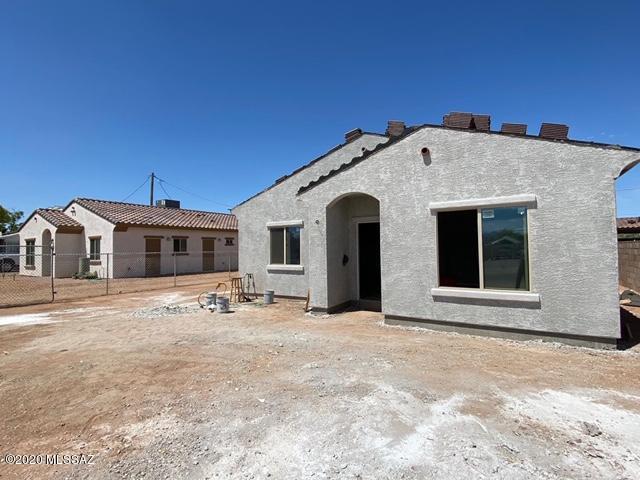 Seller will accept or counter anything between 210000 to 220000 Beautiful Brand new home 3/2 1380 sq ft Open Floor Plan with Title in the whole house.Beautiful grey cabinets with granite countertops. 9 ft ceilings all Led lighting through home. 2 min off I -10 be anywhere in town in 10 minutes huge lot with access to the back bring your trailers and toys. Come take a look for yourself!!!Agent is member of selling LLC.