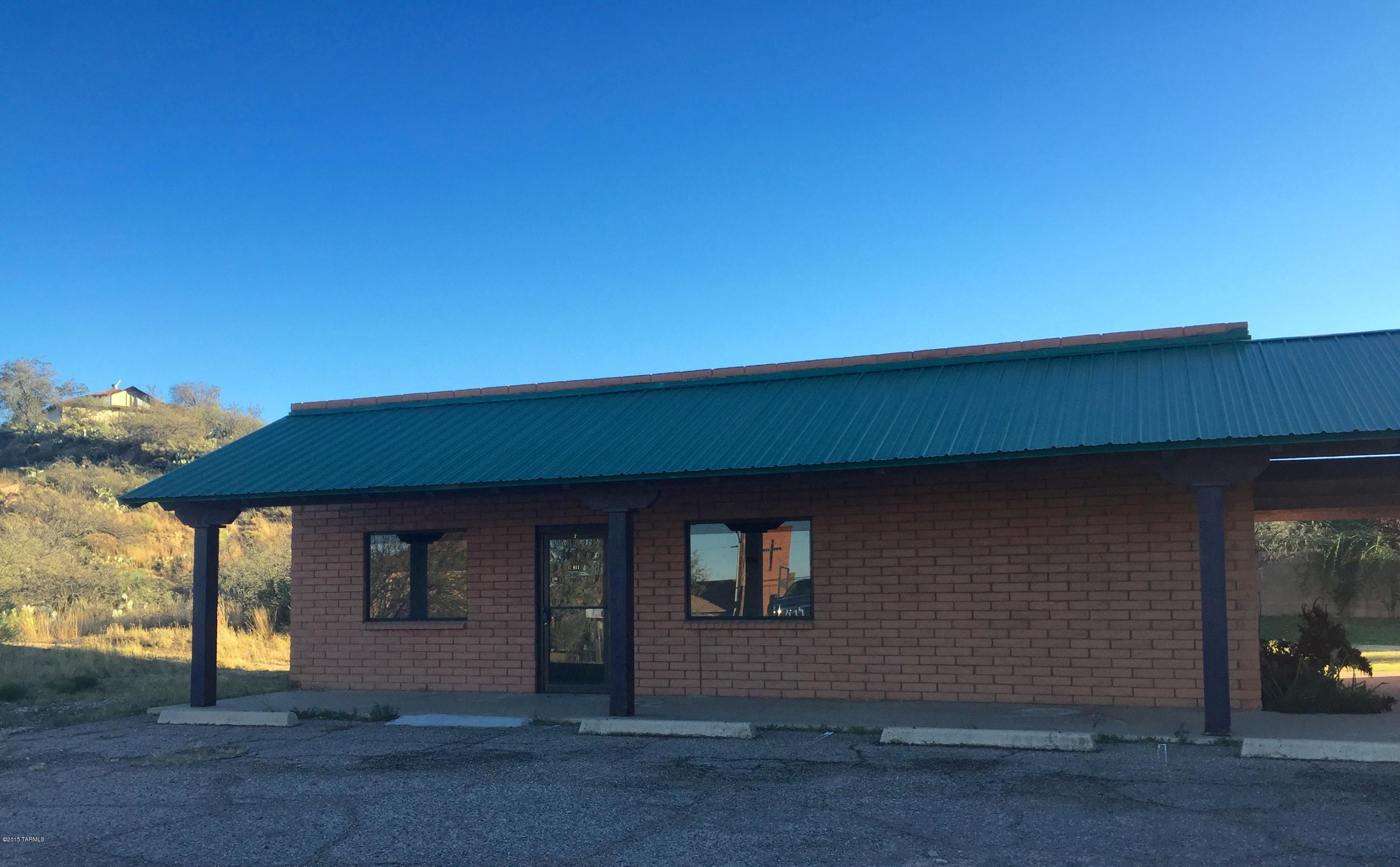 Great business location in the heart of Oracle.  This commercial building used to be an Italian Restaurant.  Plumbing is in place for a bathroom.  Seller will do an owner carryback with as little as 20% down.