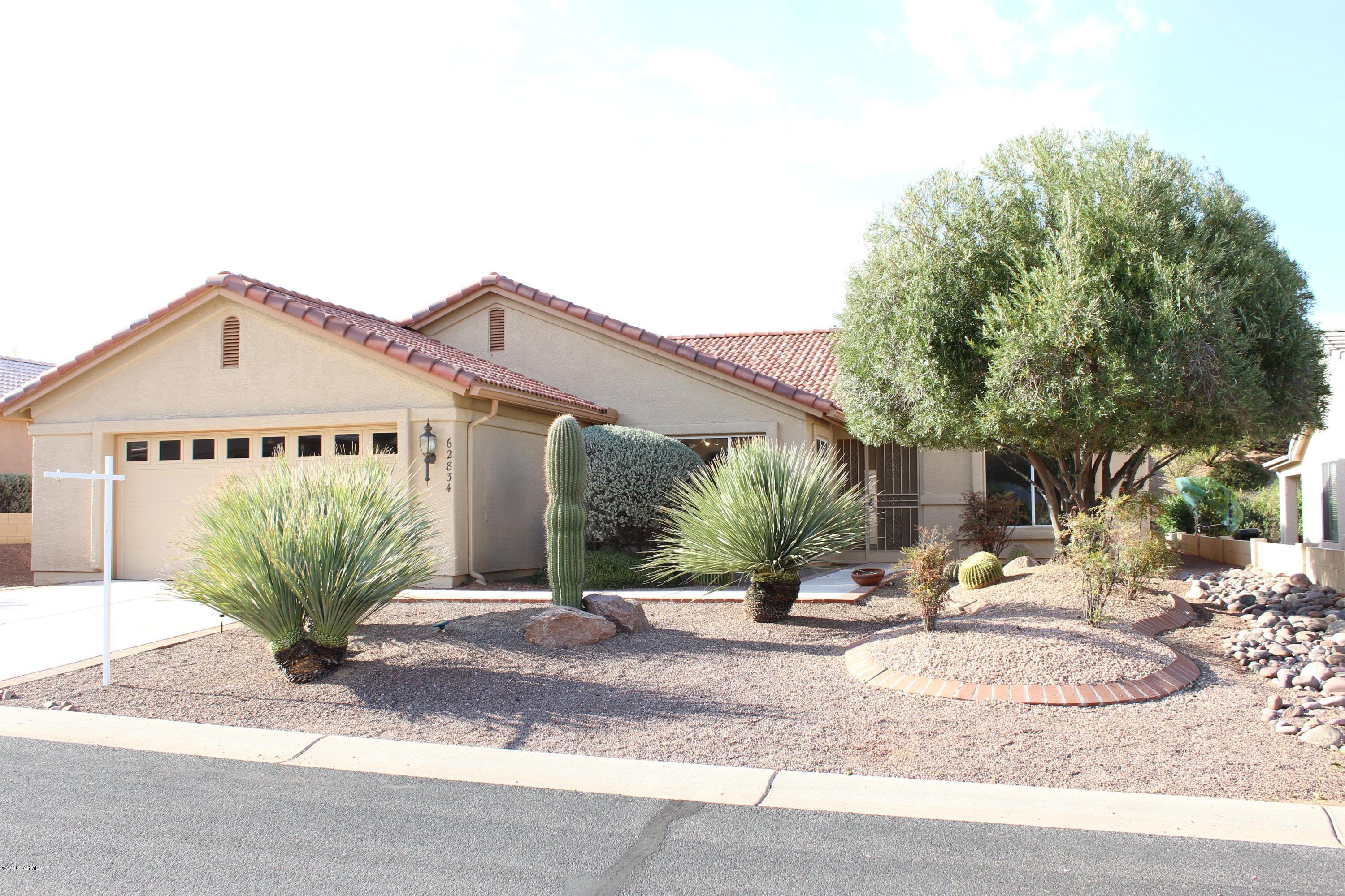 Laredo floorplan within walking distance to Mountain View Country Club including Mtn View Bistro, tennis, golf, swimming and arts/crafts center. Shaded north patio with large backyard. Home interior has been newly painted in soft neutral color. Built-in media center. Desirable split bedroom floorplan.