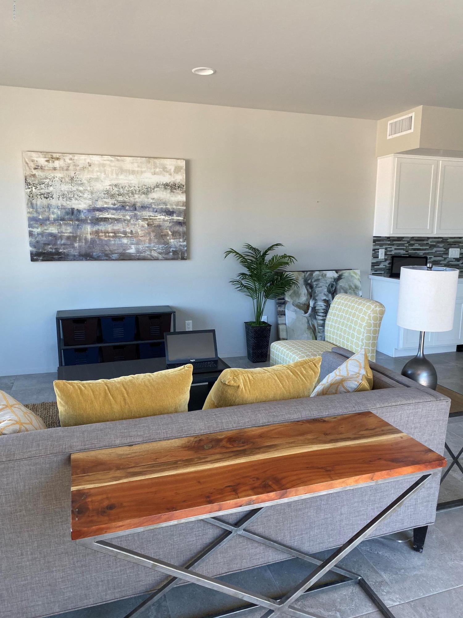 Camino Modern SQ20180120608 - Residential