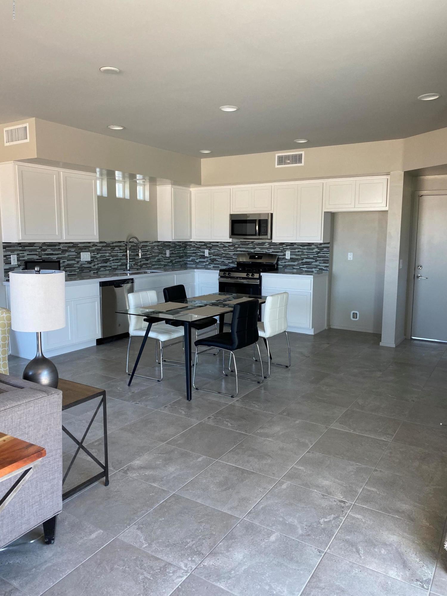 Camino Modern SQ20180120608 - Residential