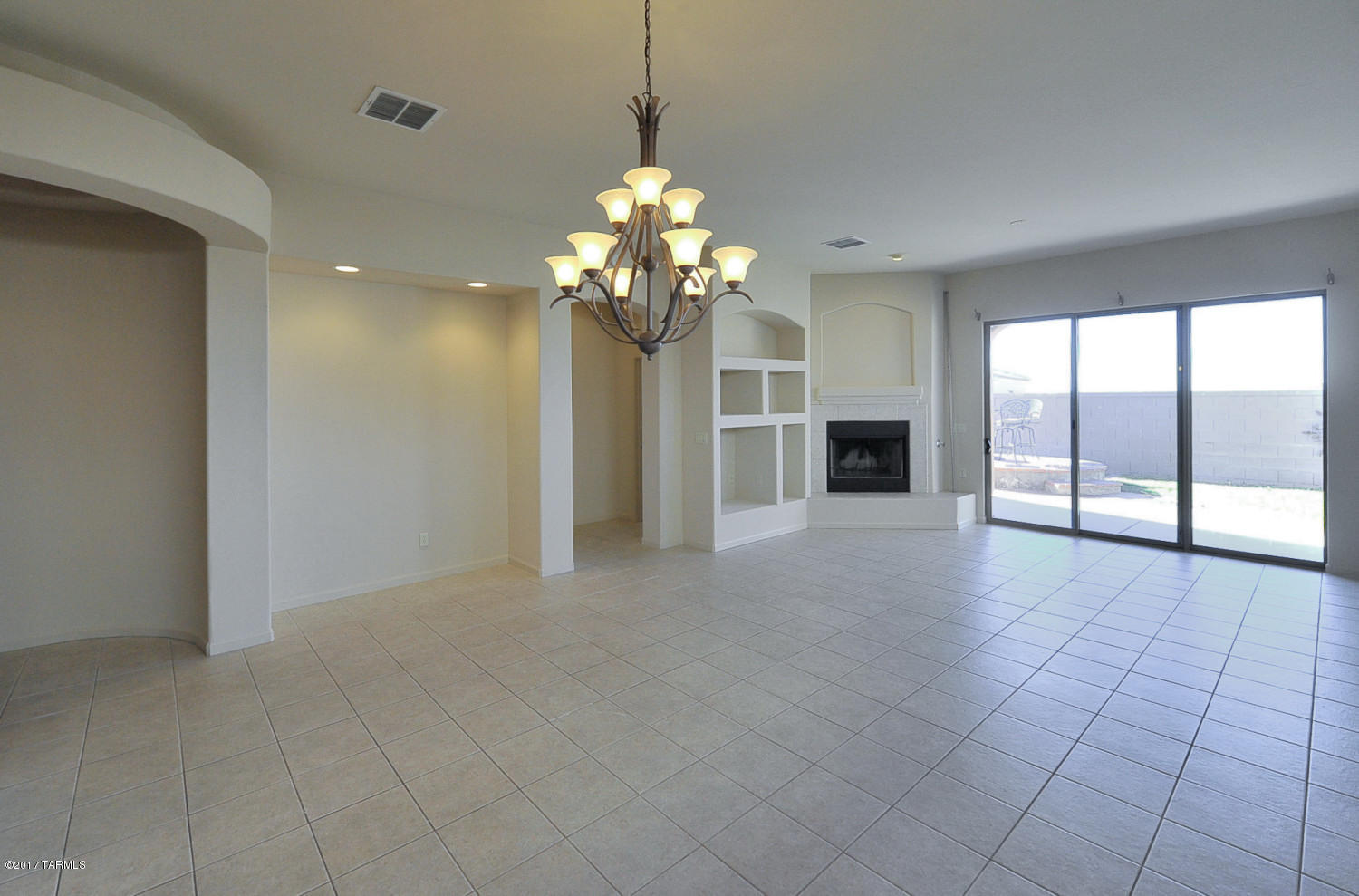 Super home in prestigious guard gated community of Villages of La Paloma. Great room with high ceilings, fireplace, formal dining area, gourmet kitchen with granite countertop, gas cooking, New carpet, tile and fresh paint. Community Pool and Spa. Ask about #3049