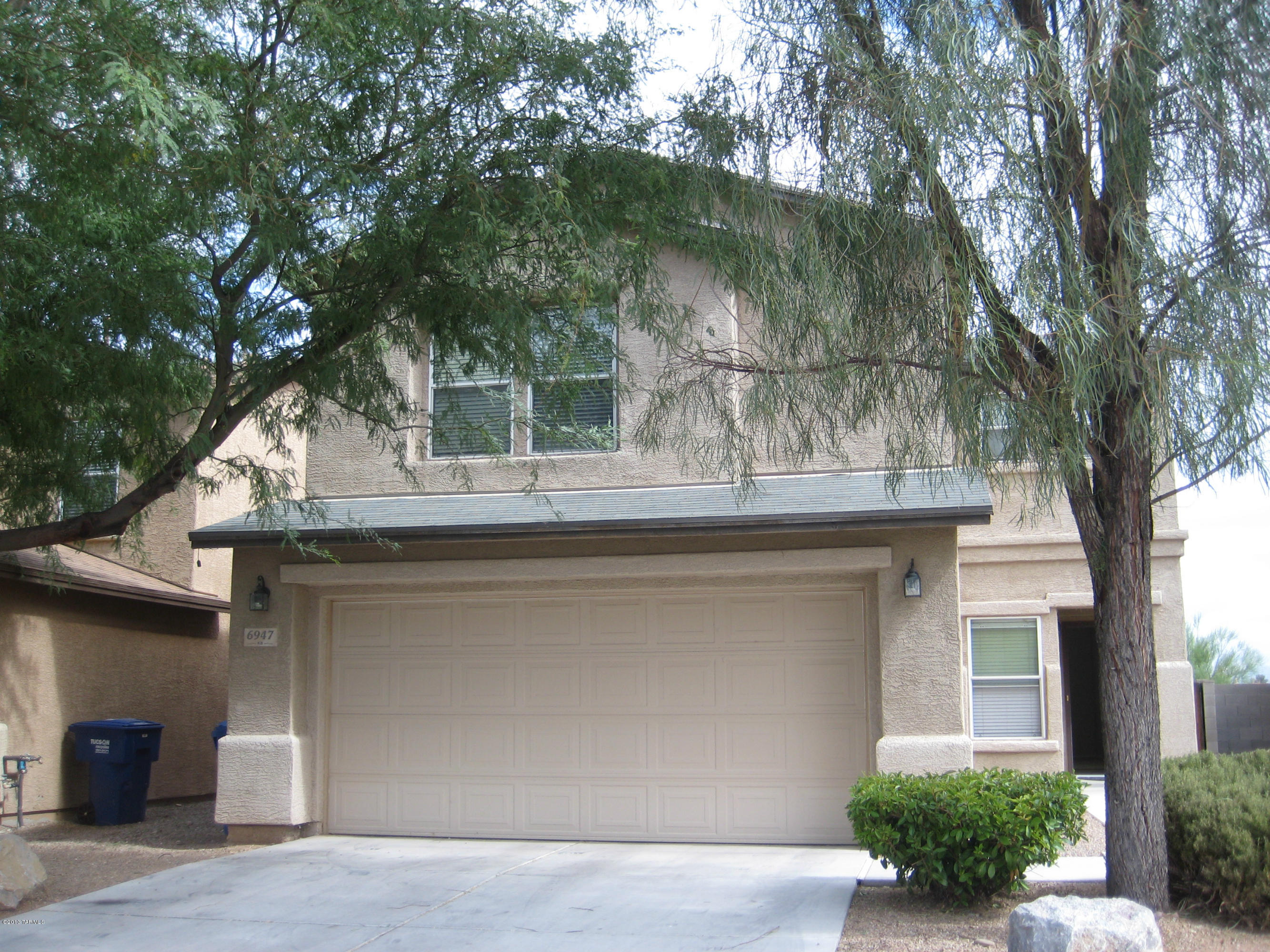 Located minutes to I-10 at Craycroft exit. This 4bdr/2.5ba home offers spacious Living Room, Dining Room off kitchen, half bath downstairs, large backyard w/mountain views and two car garage. Call office to view! 520-544-2727