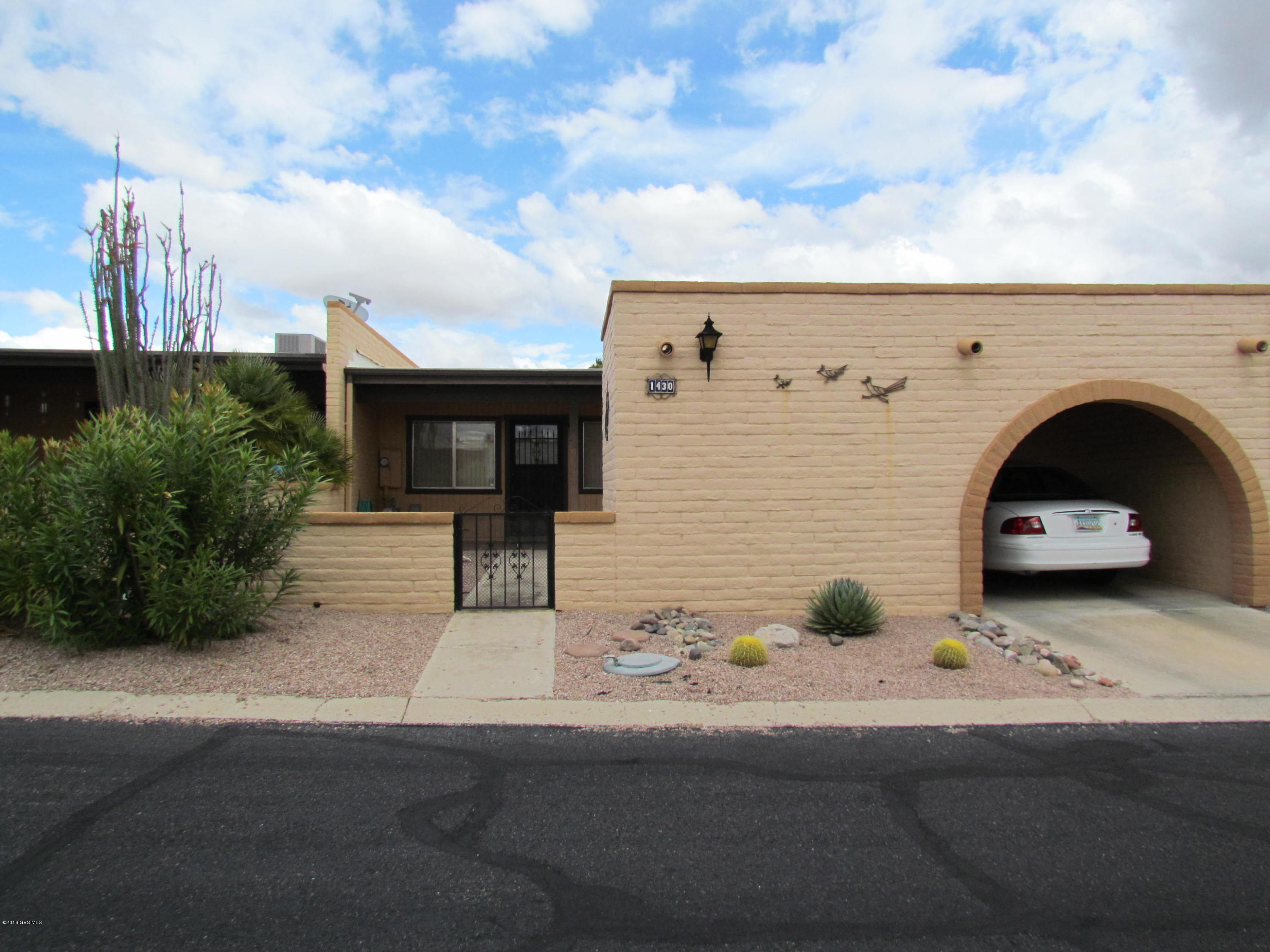 LOVELY DESERT HILLS 3 FULLY FURNISHED TOWNHOME. READY TO MOVE RIGHT IN. GREAT FOR INVESTMENT