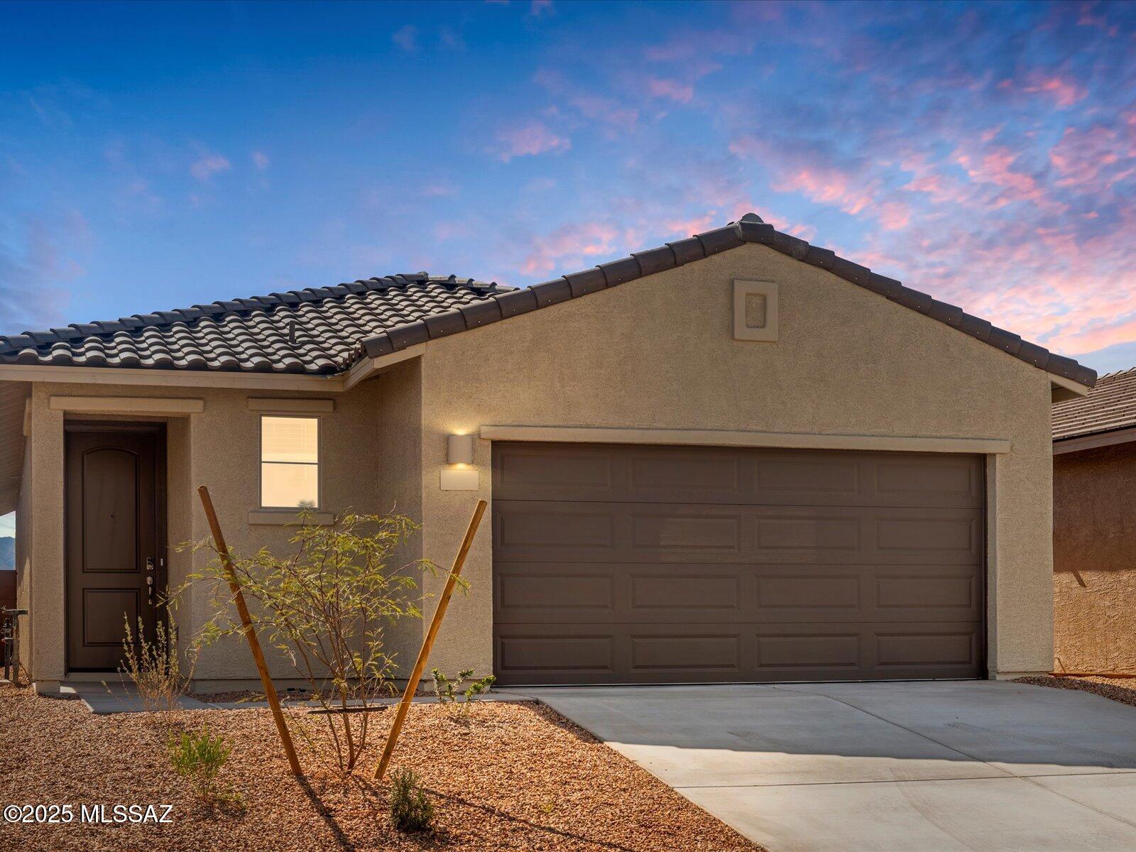 There is plenty of storage space with the pantry in the kitchen and closets for linens and coats. White cabinets with cream/black granite countertops, Travertine-look tile flooring and warm neutral carpet in our Cool package. Visit the Hanson Ridge community in Vail, Arizona. Set against the stunning backdrop of the Rincon Mountains, this community is located within the highly desirable Vail School District and offers easy access to the 1-10 and major employment centers. Each of our homes is built with innovative,
energy-efficient features designed to help you enjoy more savings, better health, real comfort and peace of mind.