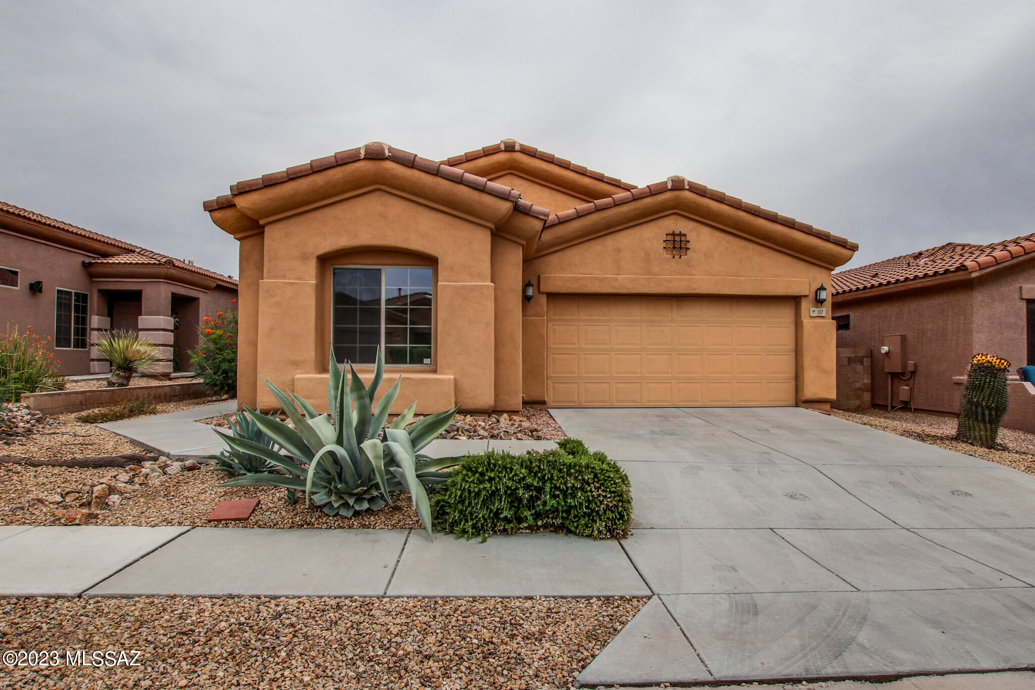 Seller will counter or accept offers between $337,000-$347,000.
Welcome to the desired adult community of La Joya Verde neighborhood.  Wonderfully updated 3 bedroom 2 bath ''move-in ready'' home. Open, spacious and filled with natural light. Primary suite boasts soaking tub, separate shower, double vanity and large walk-in closet. Other features include split floor plan,  ceiling fans, epoxy floor garage and covered patio.  Enjoy all that the community has to offer with pool, spa, pickle ball court, shuffleboard and club house. No GVR. Come take a look.