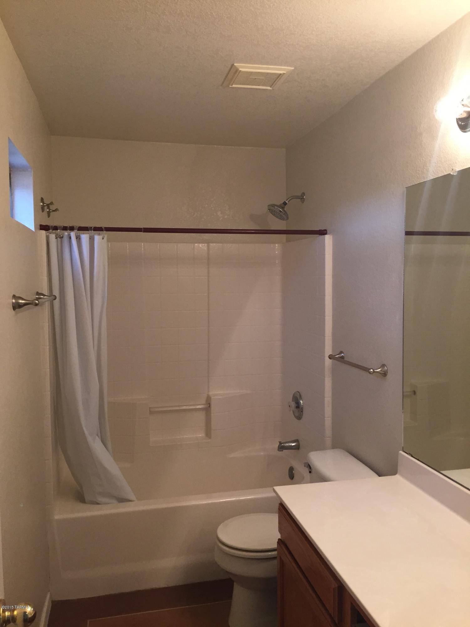 Hacienda Del Oro (1-78) - Residential Lease