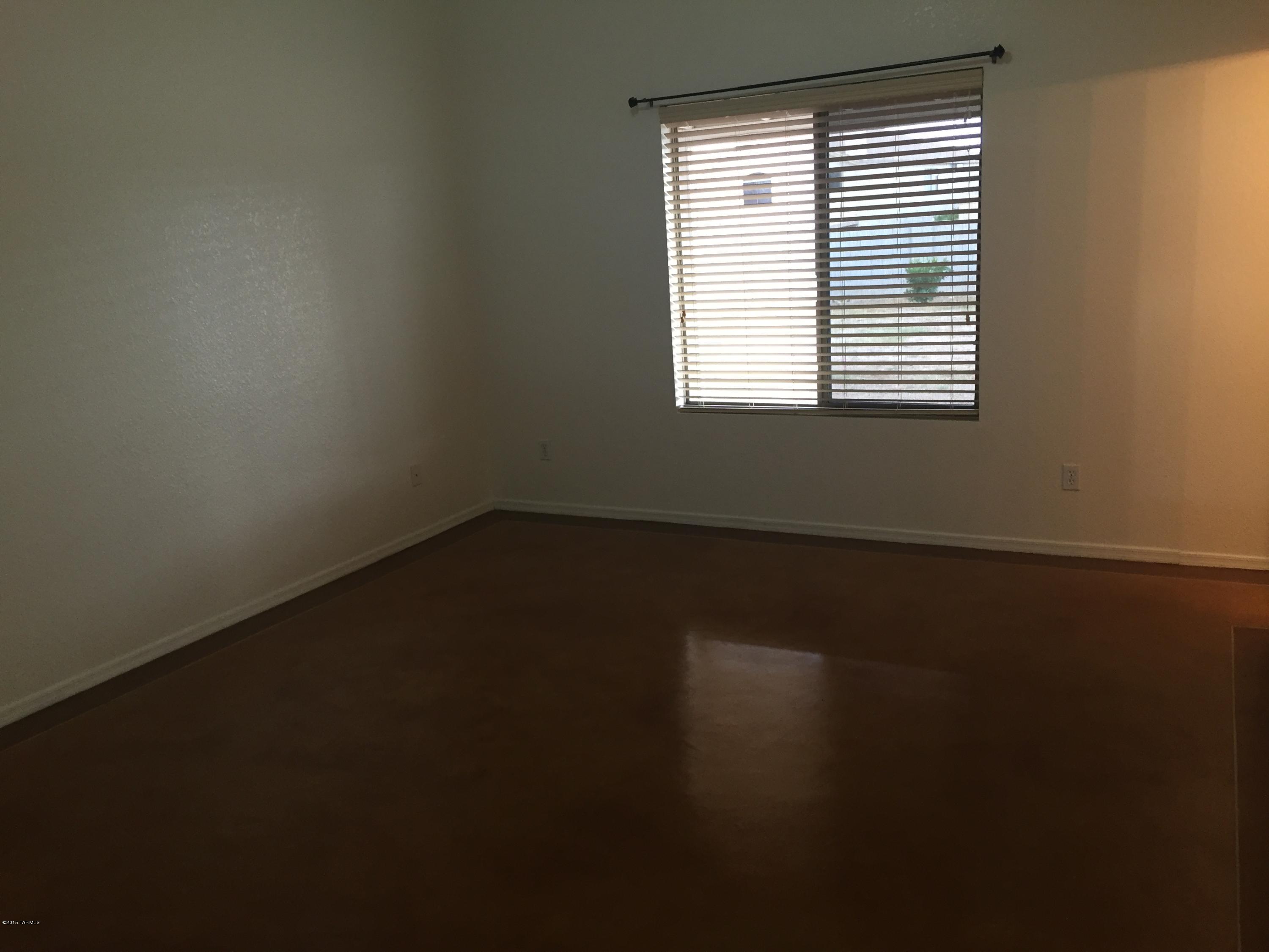 Hacienda Del Oro (1-78) - Residential Lease