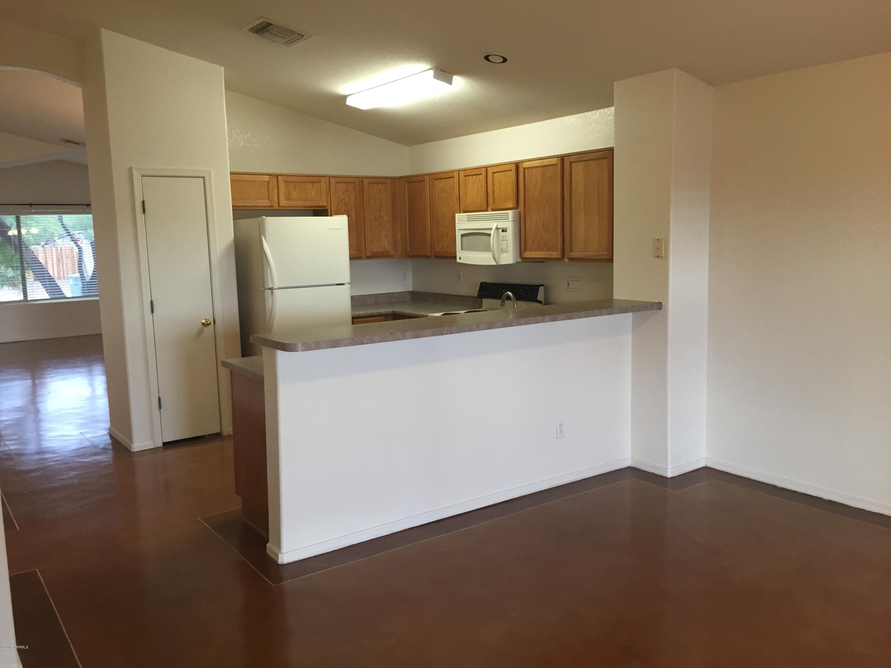 Hacienda Del Oro (1-78) - Residential Lease