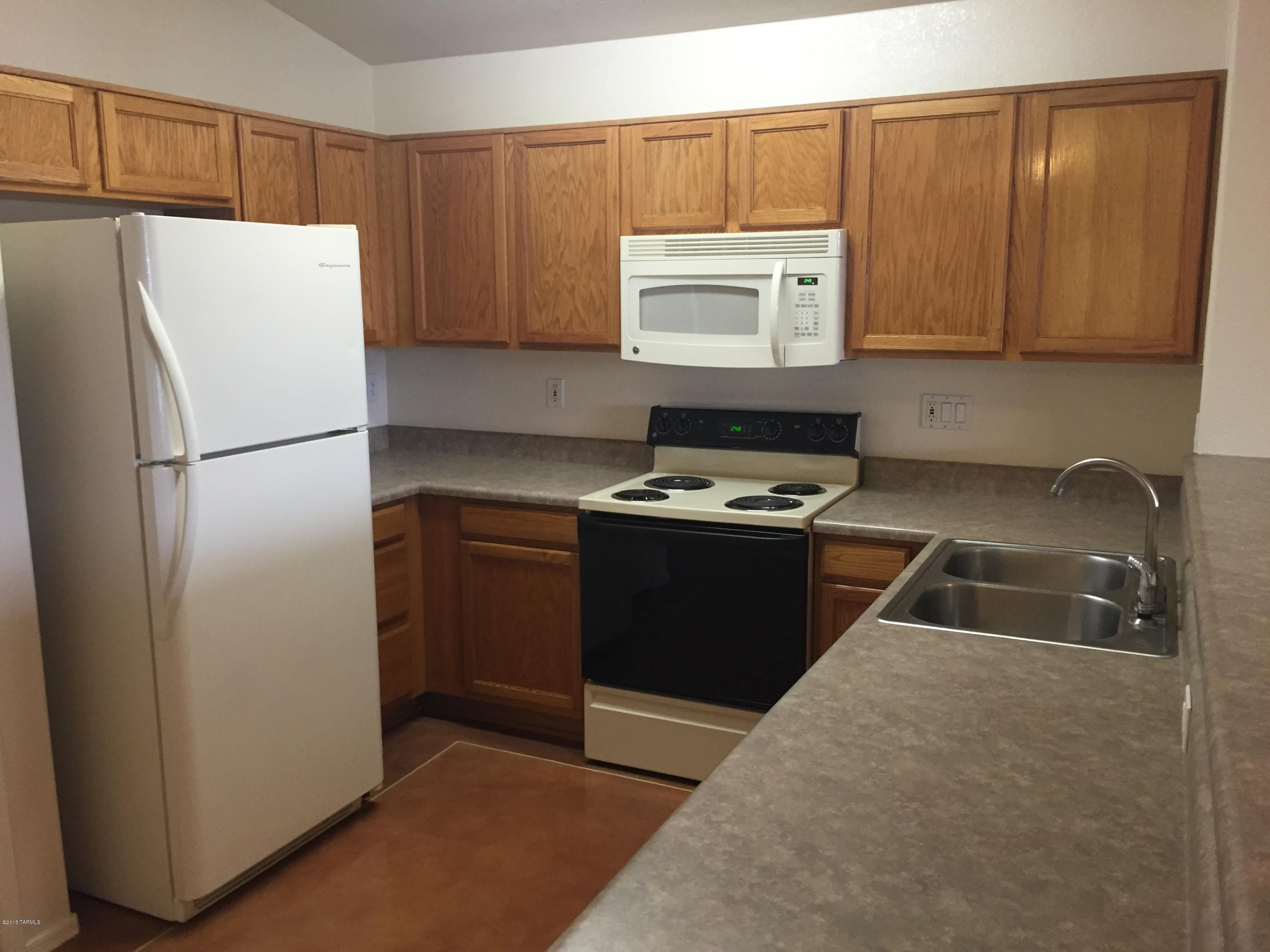 Hacienda Del Oro (1-78) - Residential Lease