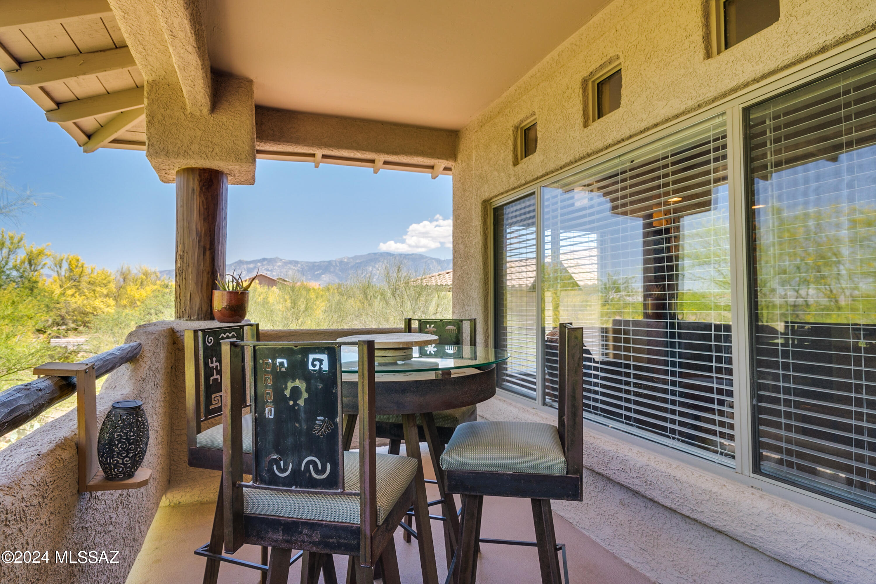 Welcome to your perfect retreat in Oro Valley! This charming 2-bedroom, 2-bathroom condominium offers a serene and comfortable living space, ideal for both short-term stays and long-term living. Nestled in a picturesque community, this condo boasts a unique feature that sets it apart from the rest - a detached garage providing convenient and secure parking or additional storage space.