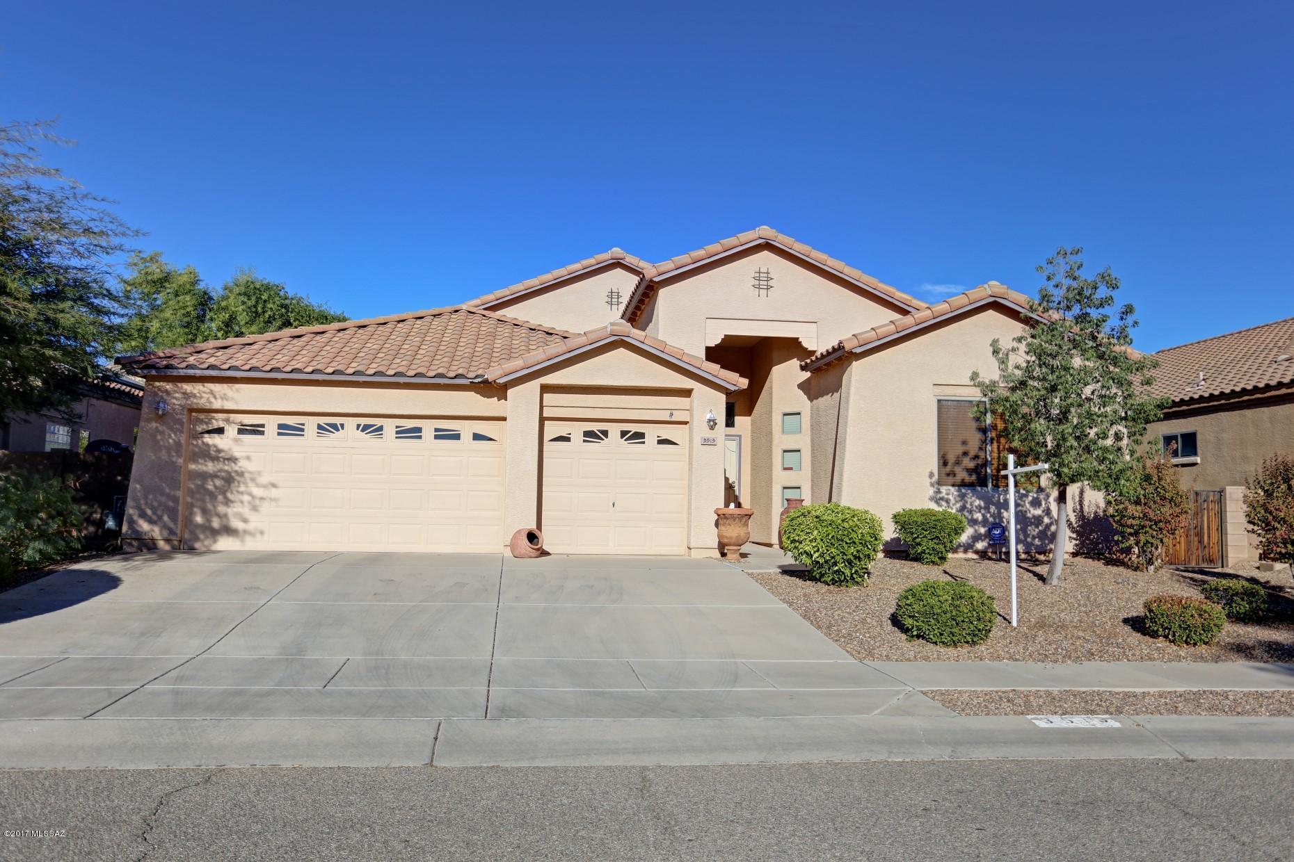 A truly top notch Lennar 4 bed/2 bath home. Spacious floor plan includes: large kitchen with large island, pantry,
kitchen cabinet pull-outs, split-bedroom plan, rec room, ceiling fans throughout, new water heater, 3 car garage, NICE ''easy-care'' landscaping and covered patio for grilling or just chilling.  Make your move today, into this move-in ready home!