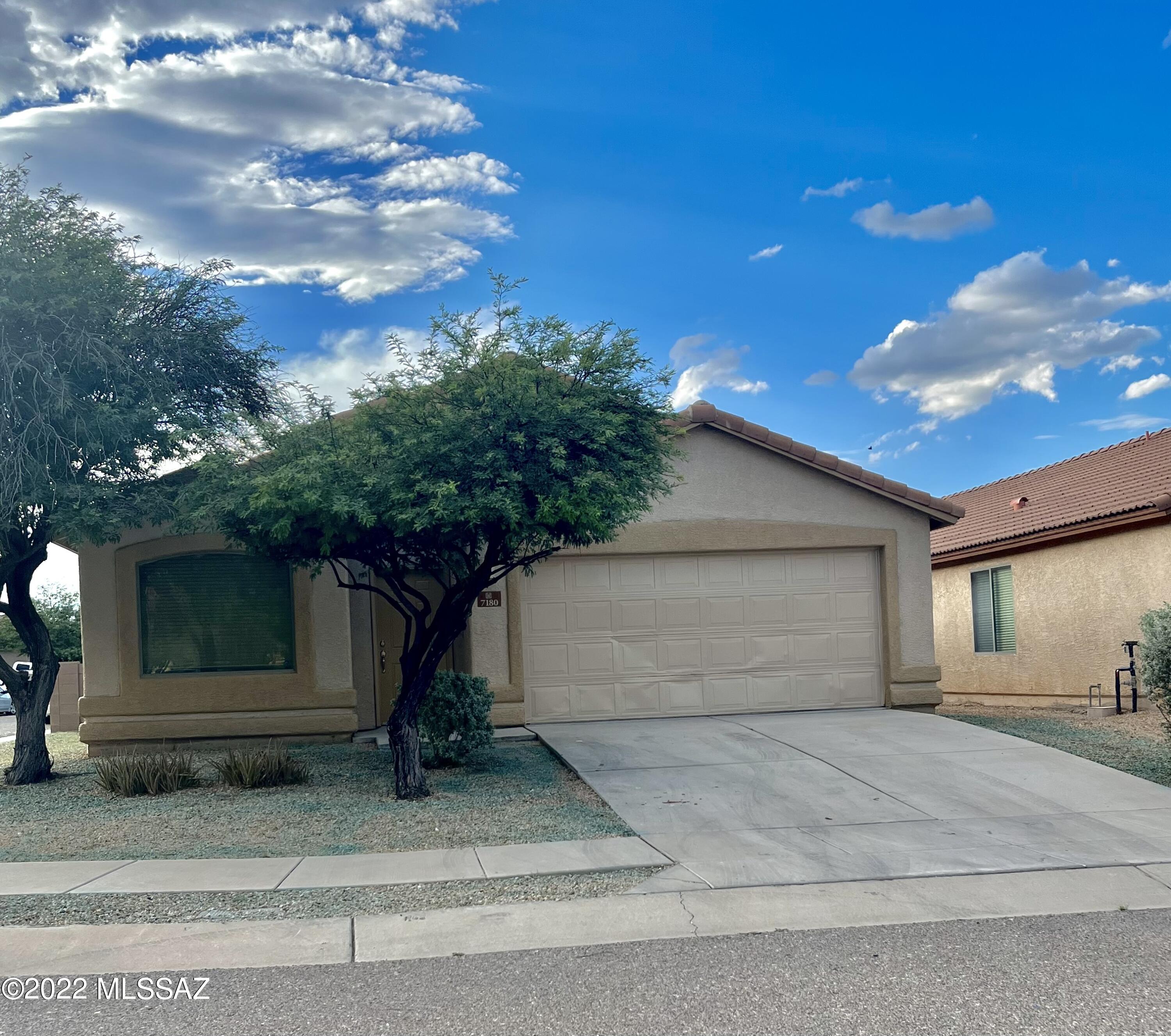 Come see this wonderful home in an established neighborhood, with new paint on the interior new carpet, a freshly painted exterior, lovely floorplan. Like new! It's a diamond in the rough.